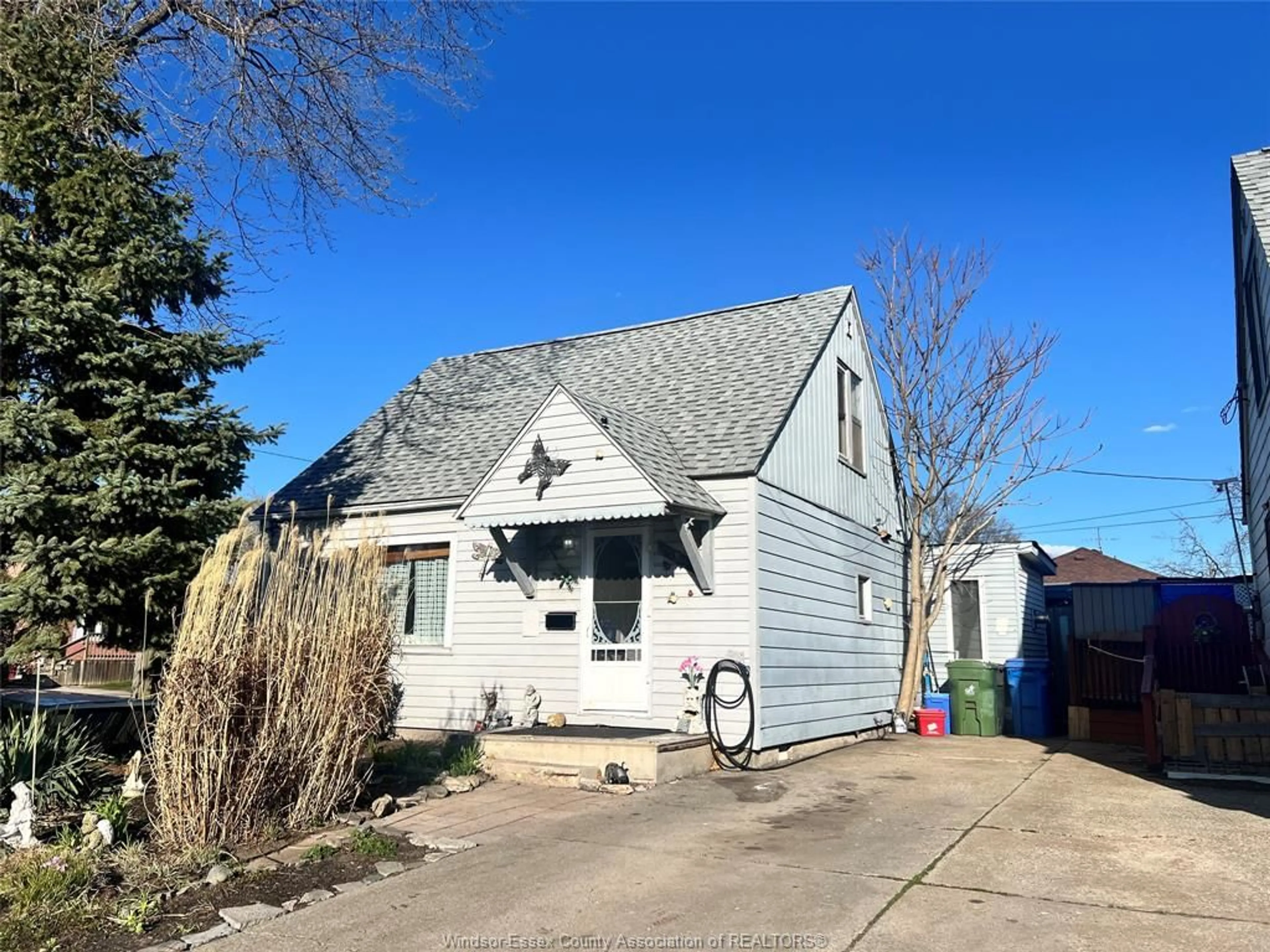 Unknown for 1327 GRANVILLE Cres, Windsor Ontario N9C 3N7
