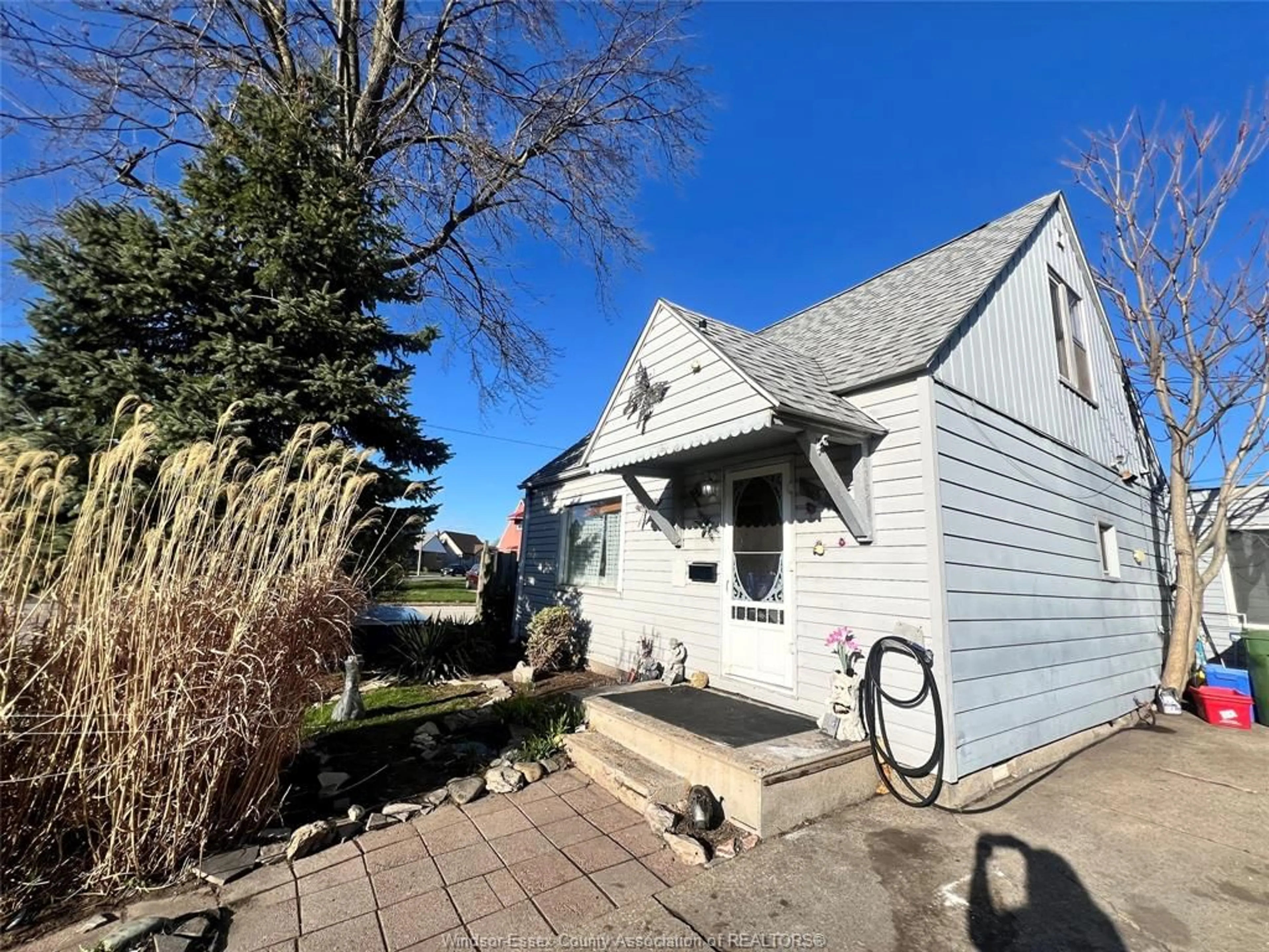 Unknown for 1327 GRANVILLE Cres, Windsor Ontario N9C 3N7