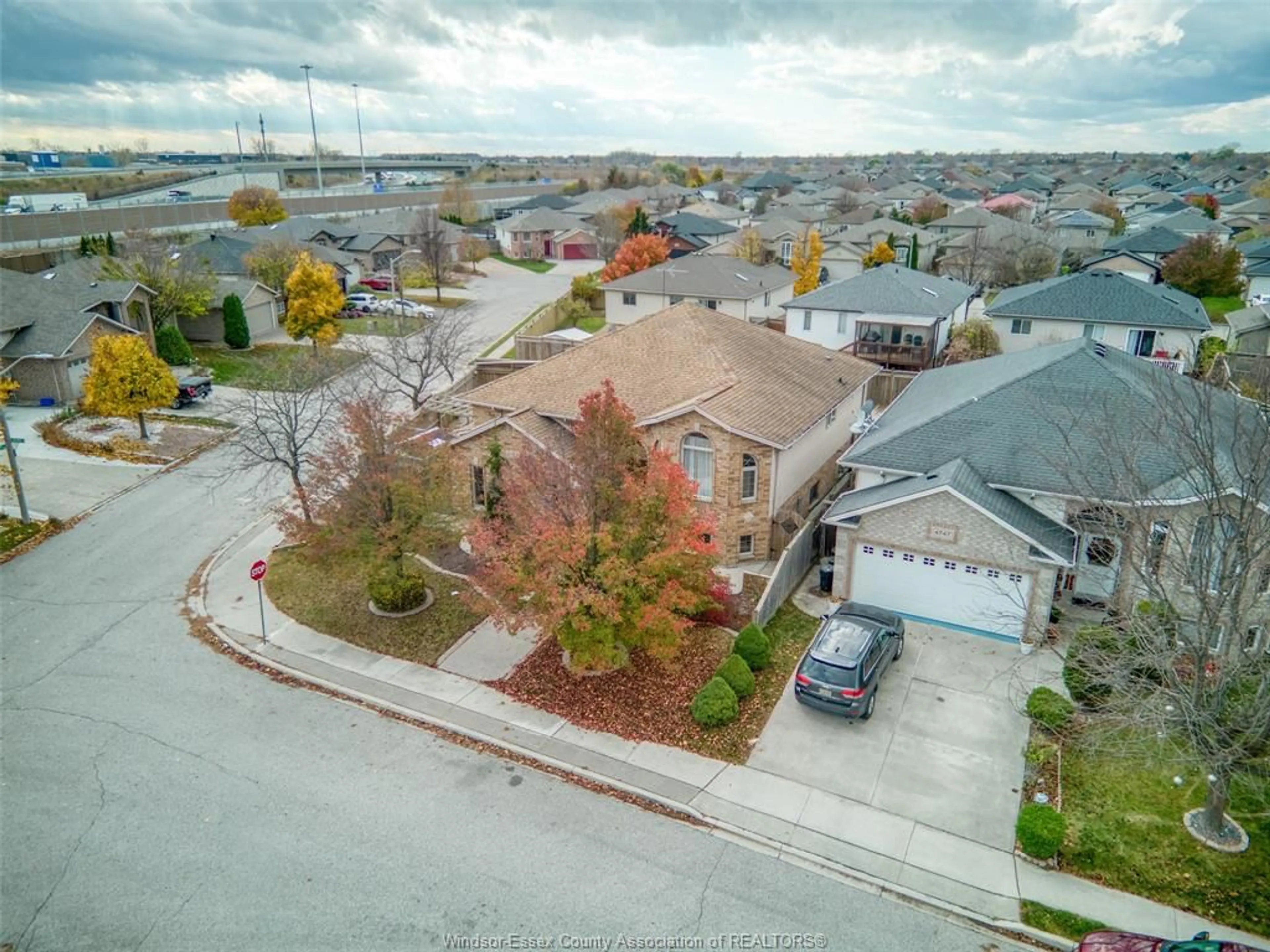 A pic from outside/outdoor area/front of a property/back of a property/a pic from drone, street for 4753 LAVENDER, Windsor Ontario N9G 3A7