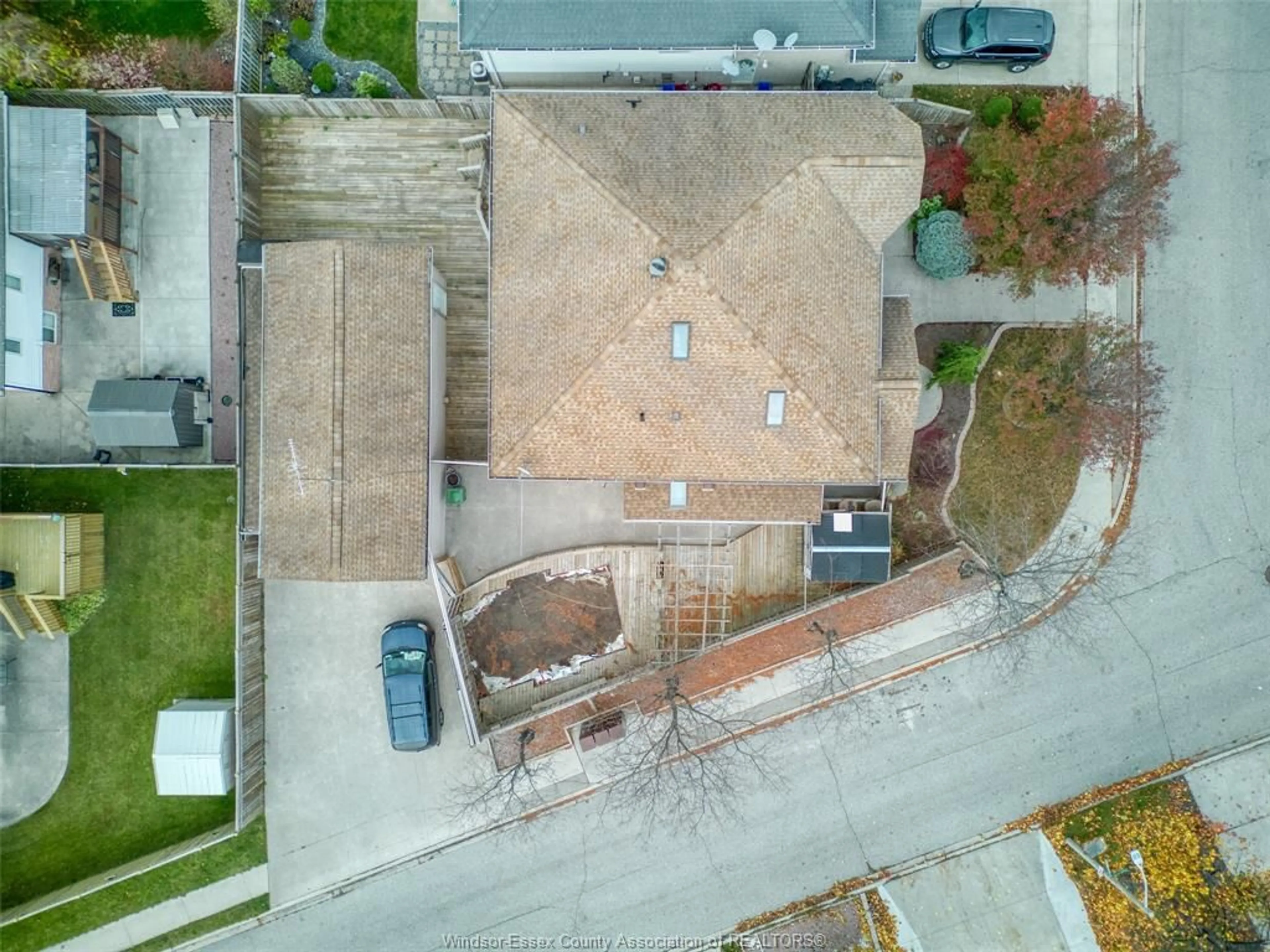 A pic from outside/outdoor area/front of a property/back of a property/a pic from drone, street for 4753 LAVENDER, Windsor Ontario N9G 3A7