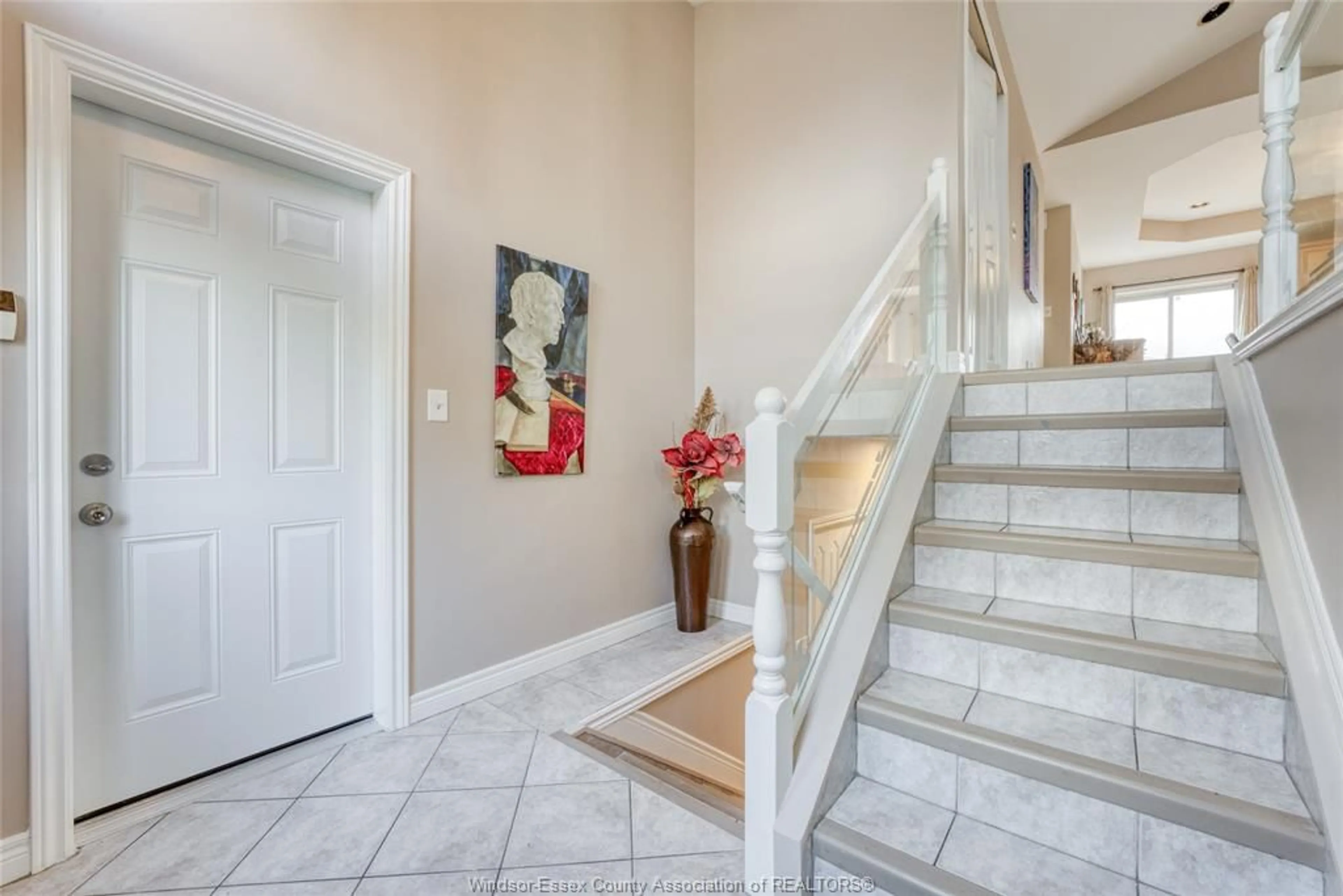 Indoor foyer for 4753 LAVENDER, Windsor Ontario N9G 3A7