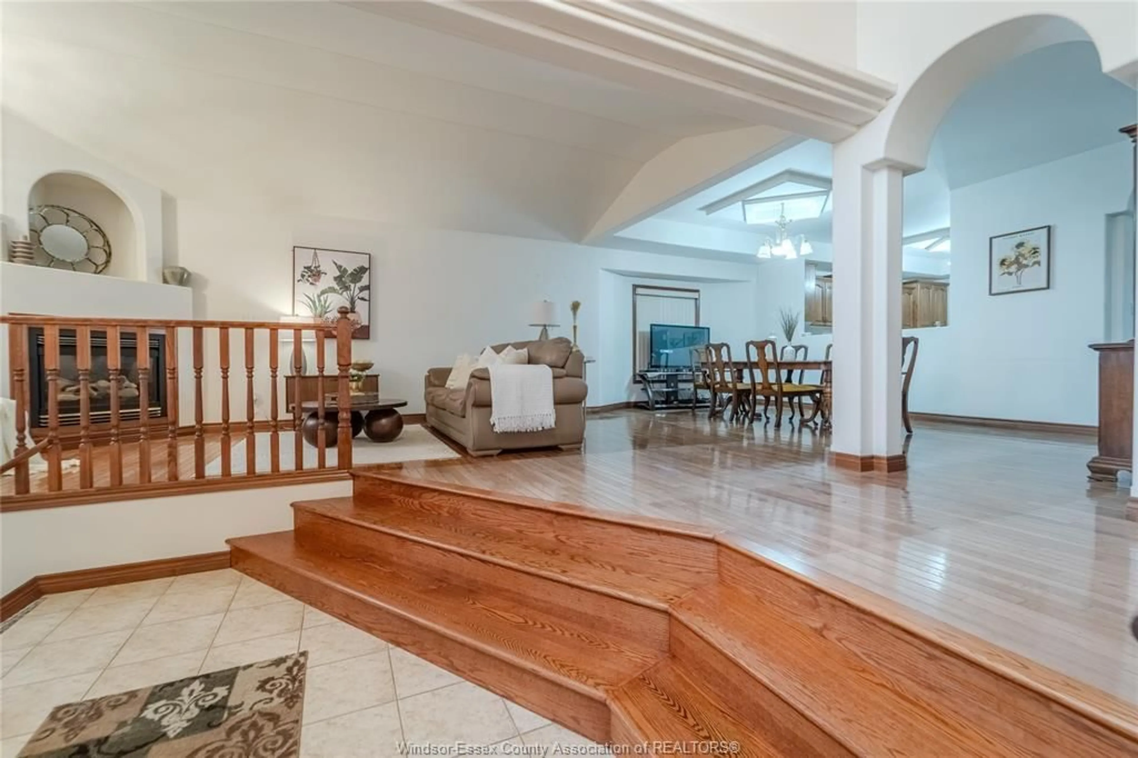 Indoor foyer for 4200 Masotti, Windsor Ontario N9G 2V2