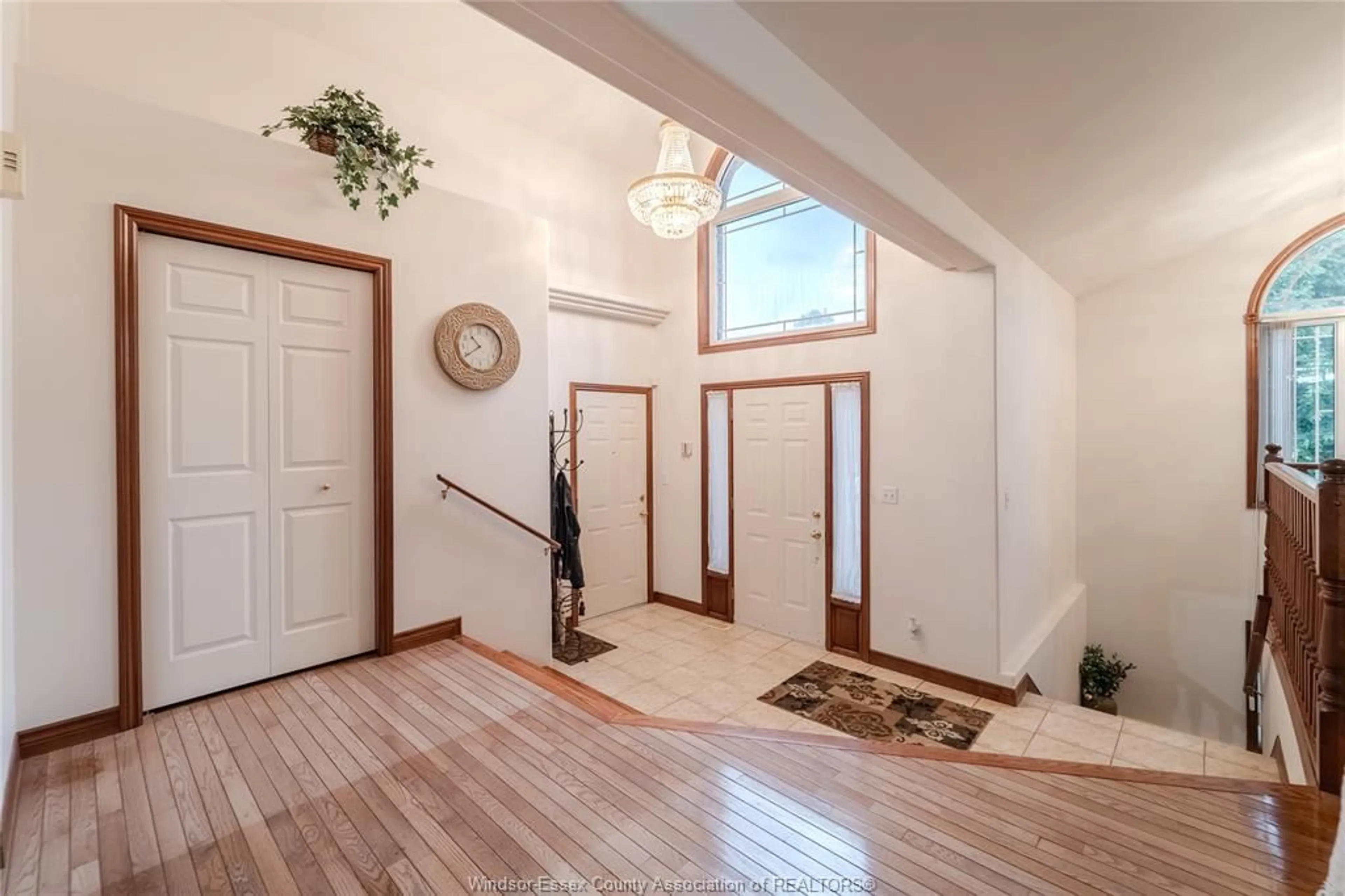 Indoor entryway for 4200 Masotti, Windsor Ontario N9G 2V2