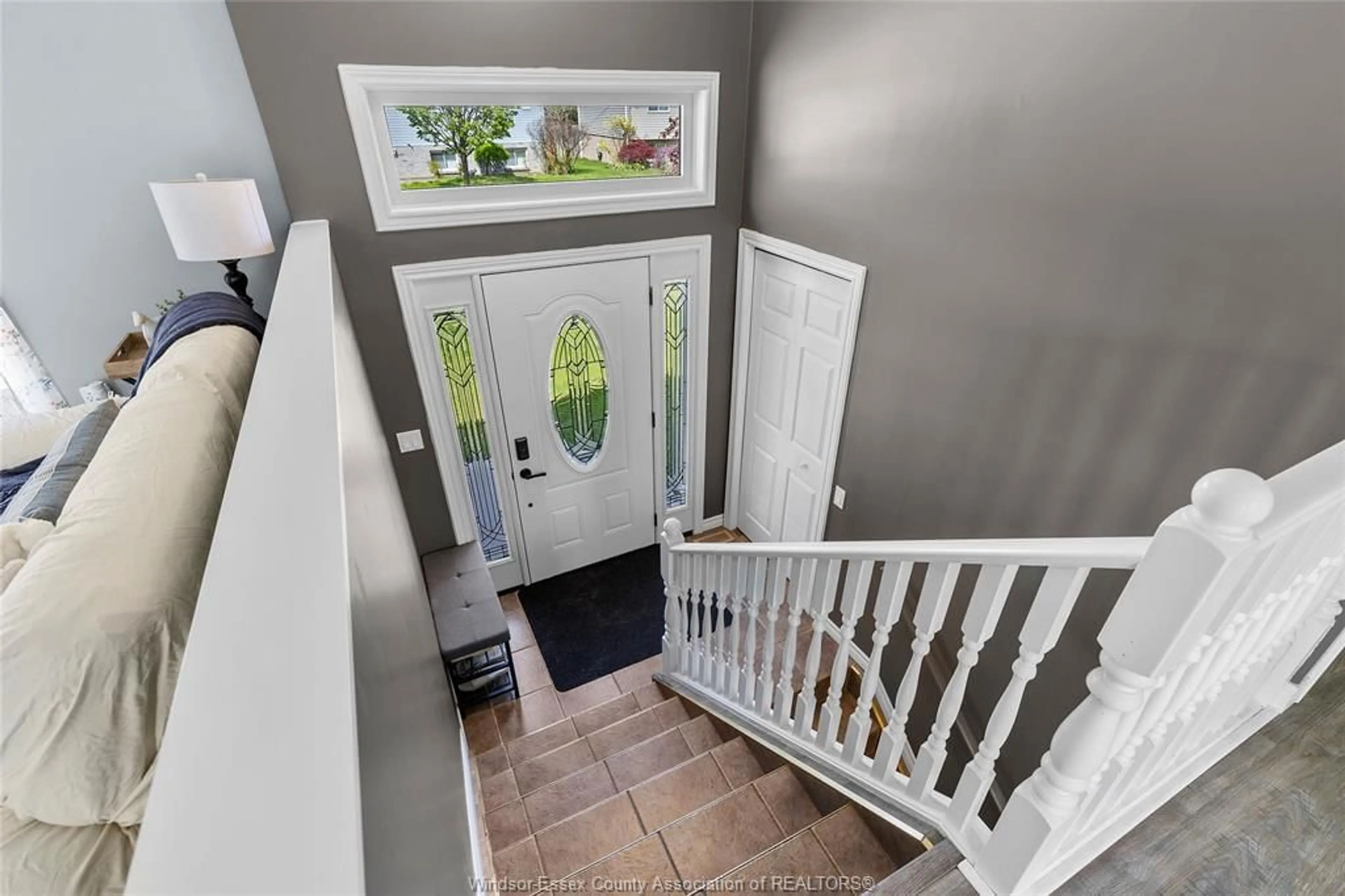Indoor entryway for 148 RIVERVIEW, LaSalle Ontario N9J 1E4