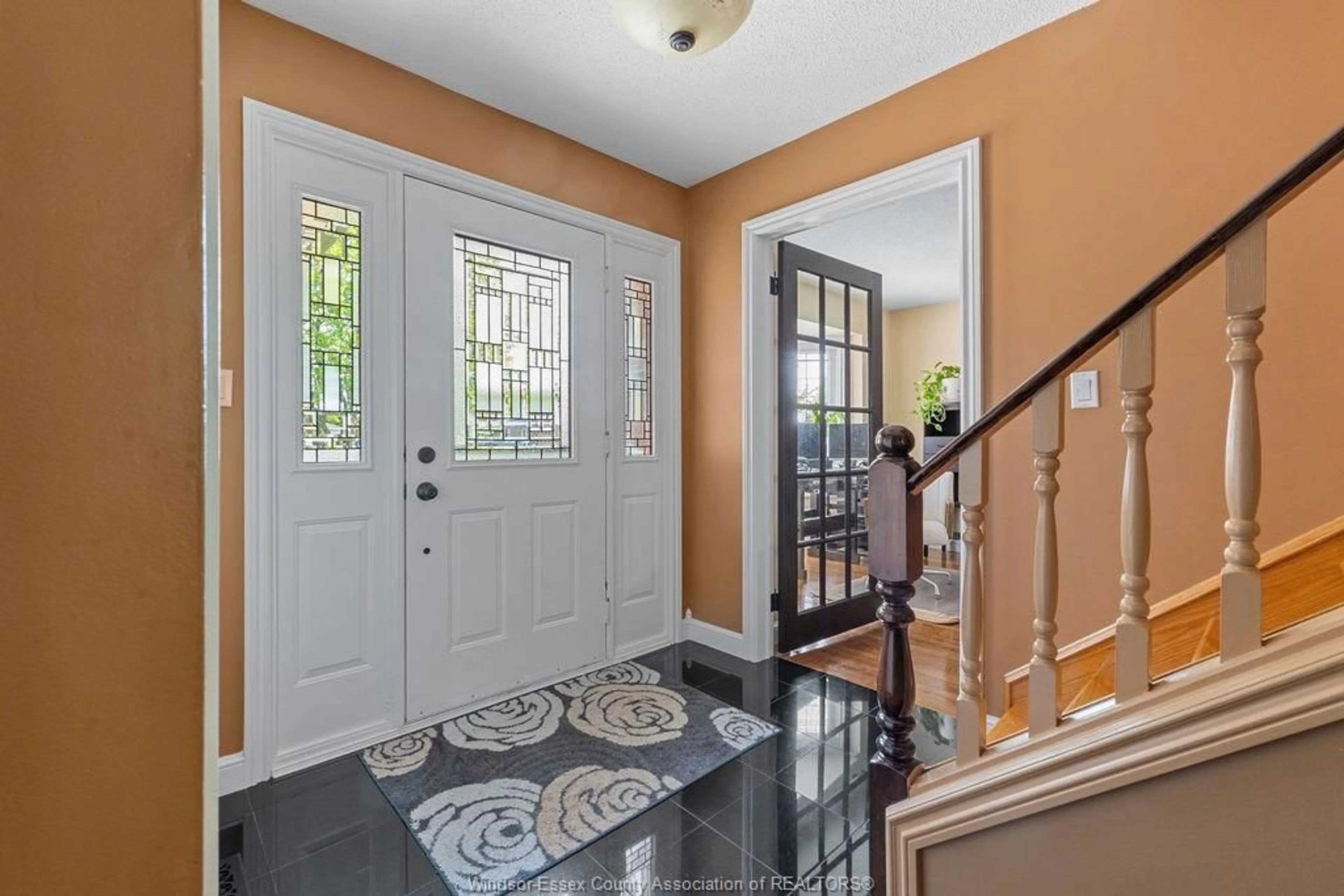 Indoor entryway for 12050 APPLETREE Cres, Tecumseh Ontario N8N 4A5