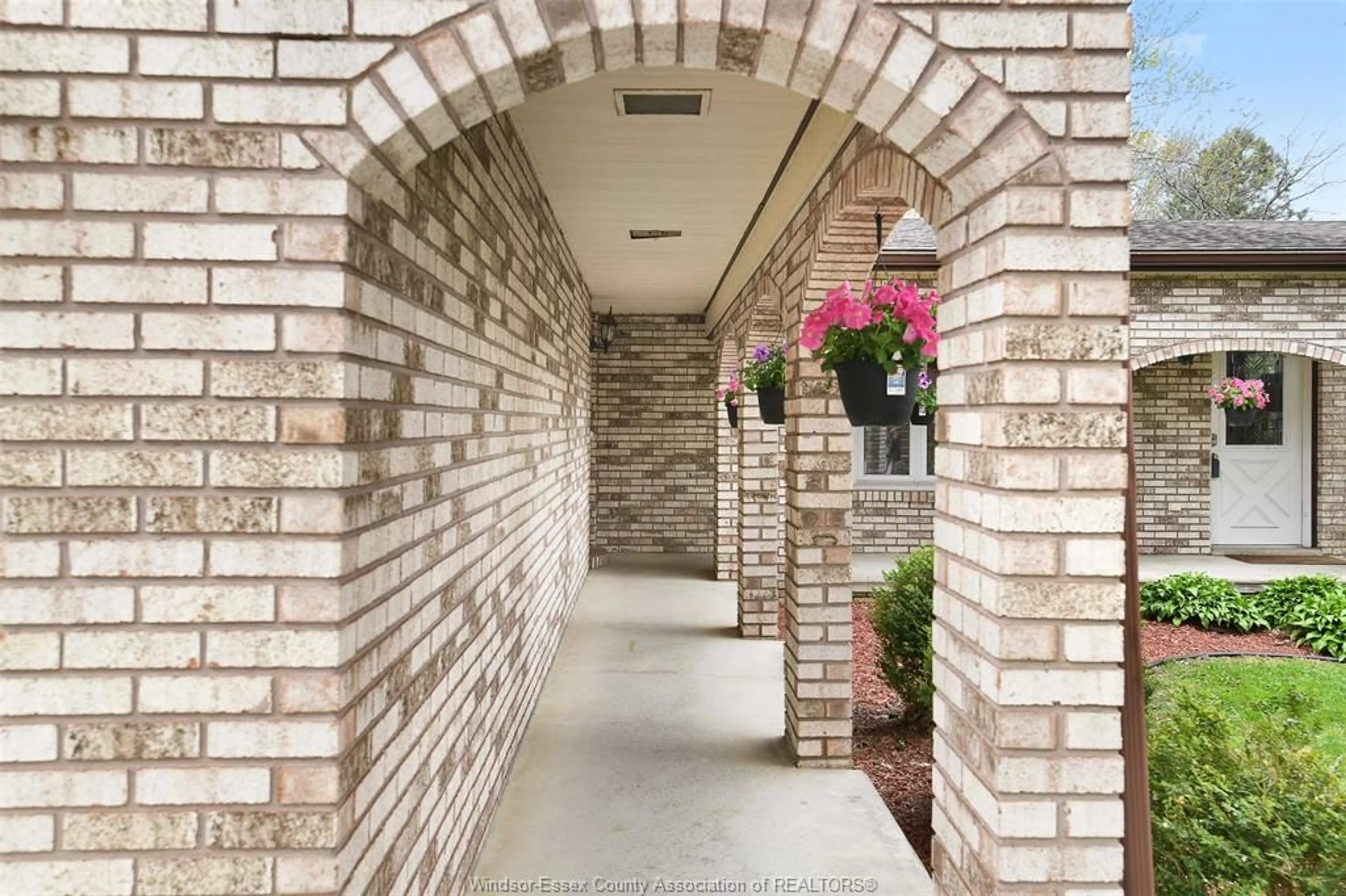 Unknown for 110 Lake Erie Dr, Amherstburg Ontario N9V 2Y8