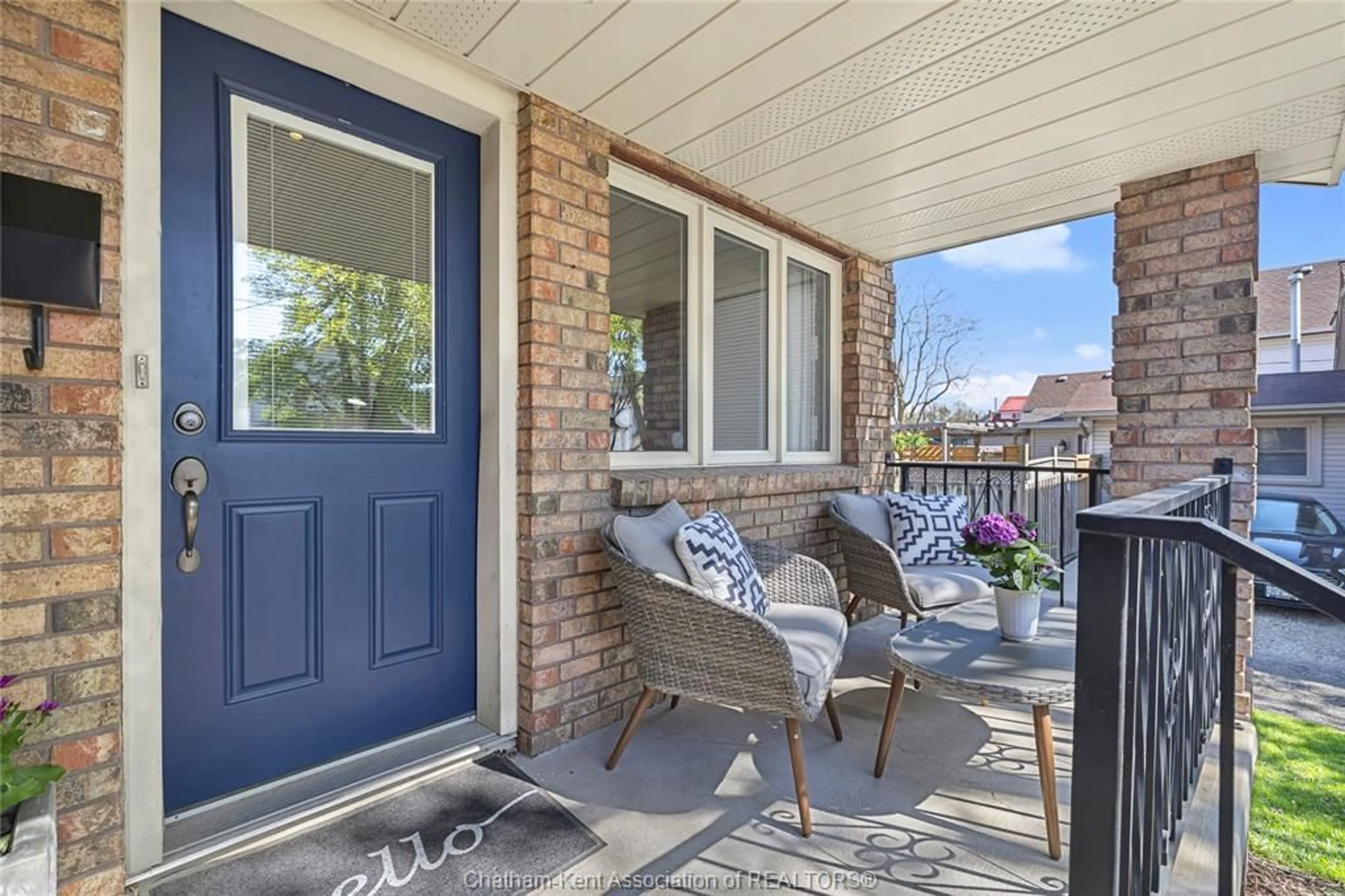 Unknown for 23 Poplar St, Chatham Ontario N7L 1J8