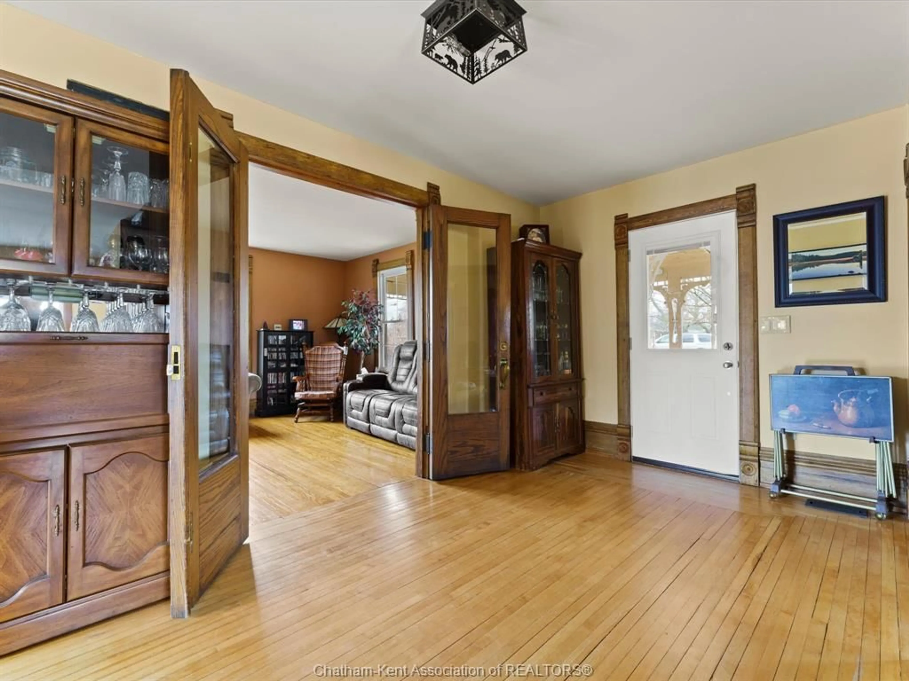 Indoor foyer for 42 Middleton Line, Wheatley Ontario N0P 2P0