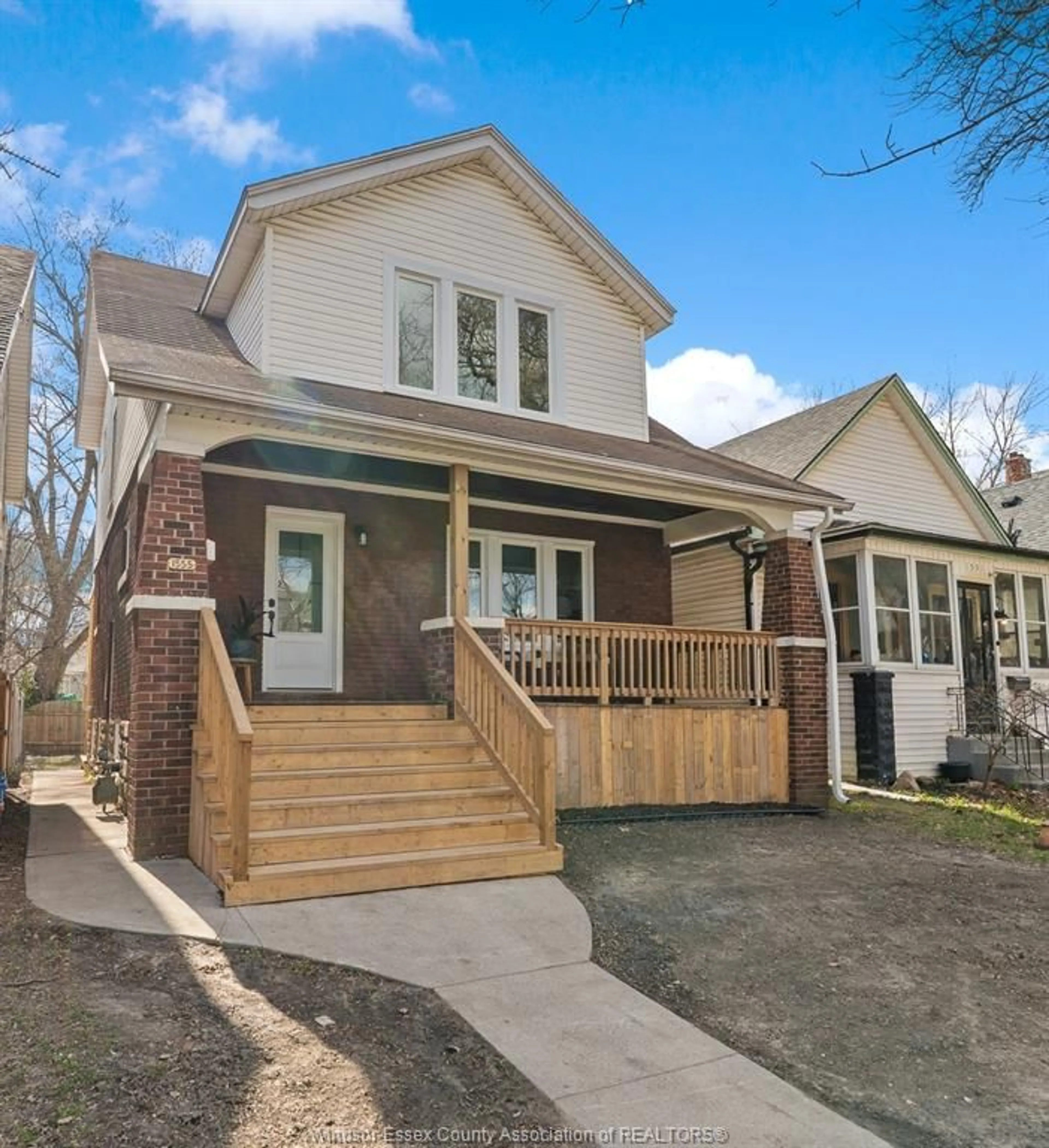 Home with brick exterior material, street for 1555 Lincoln, Windsor Ontario N8Y 2J3