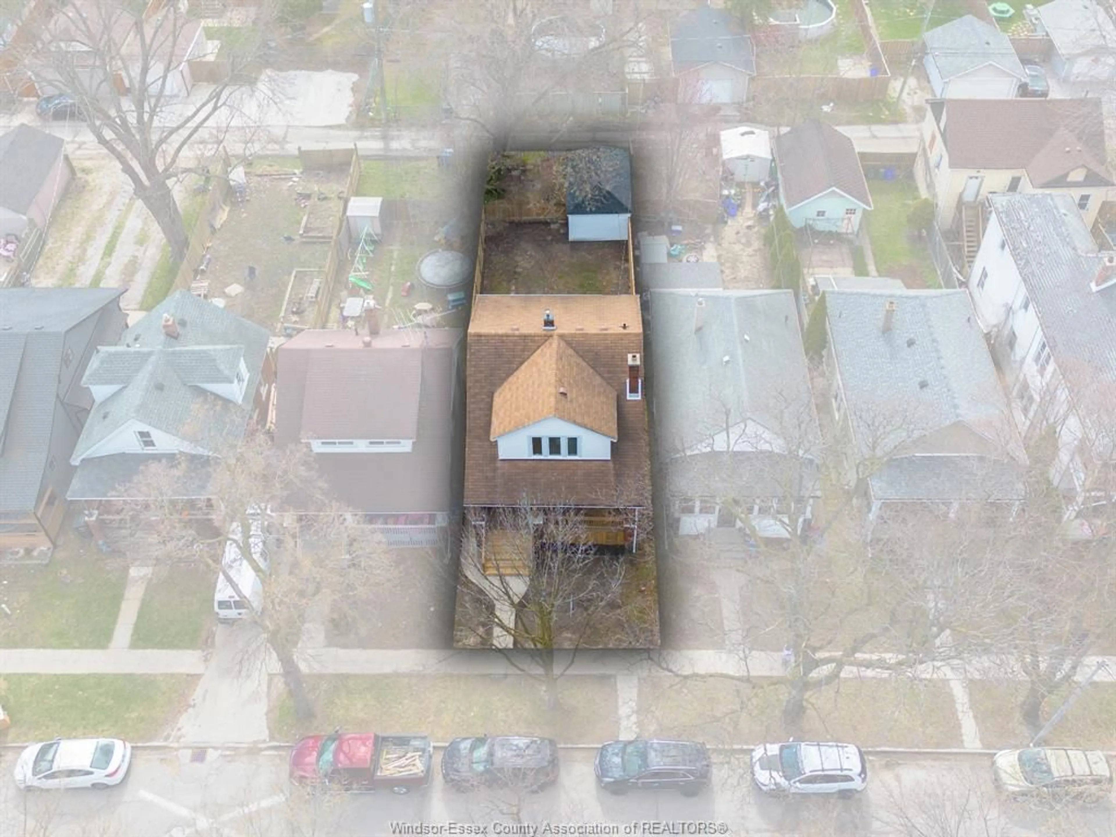 A pic from outside/outdoor area/front of a property/back of a property/a pic from drone, street for 1555 Lincoln, Windsor Ontario N8Y 2J3