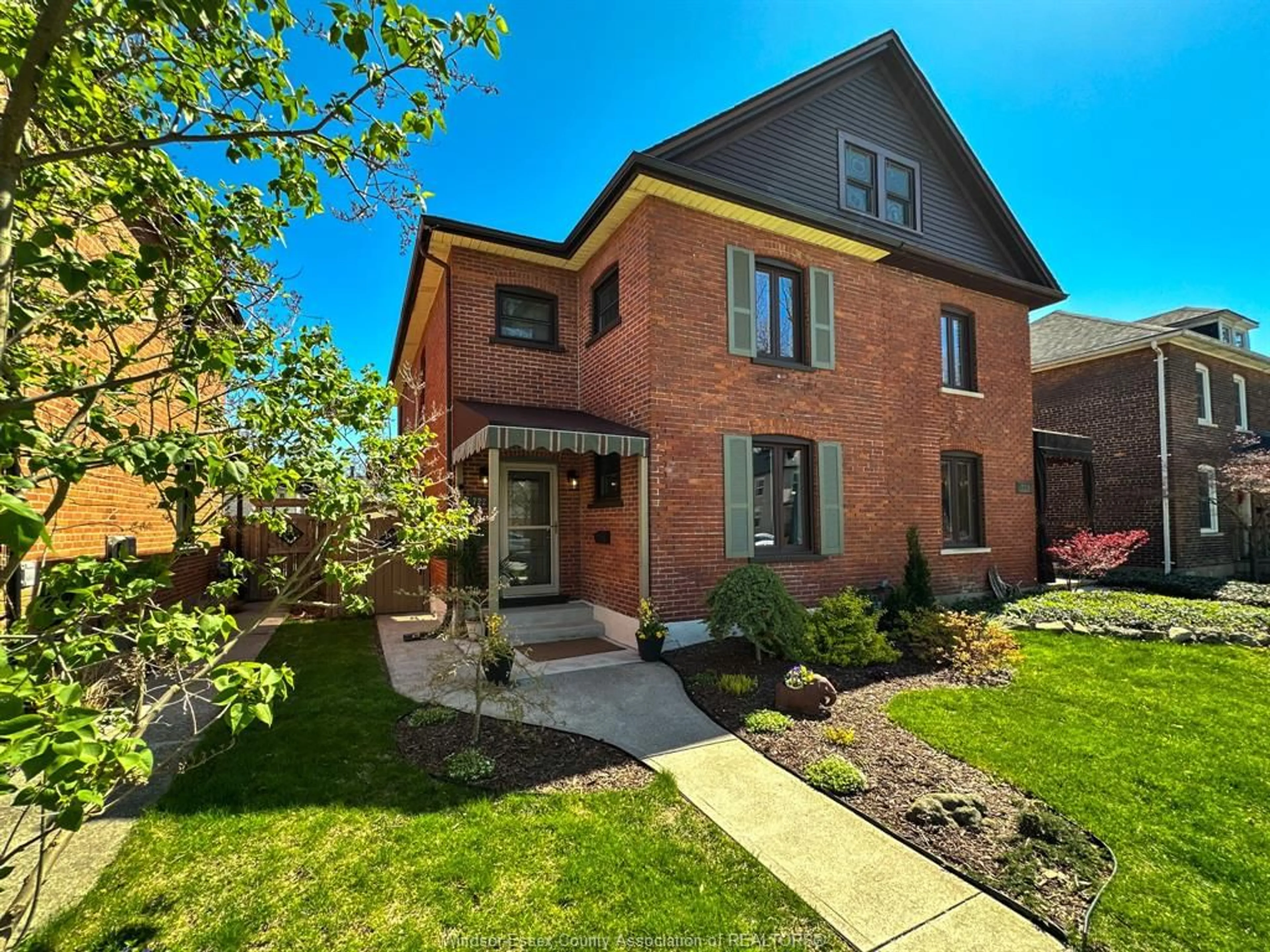 Home with brick exterior material, street for 722 ARGYLE, Windsor Ontario N8Y 3J7