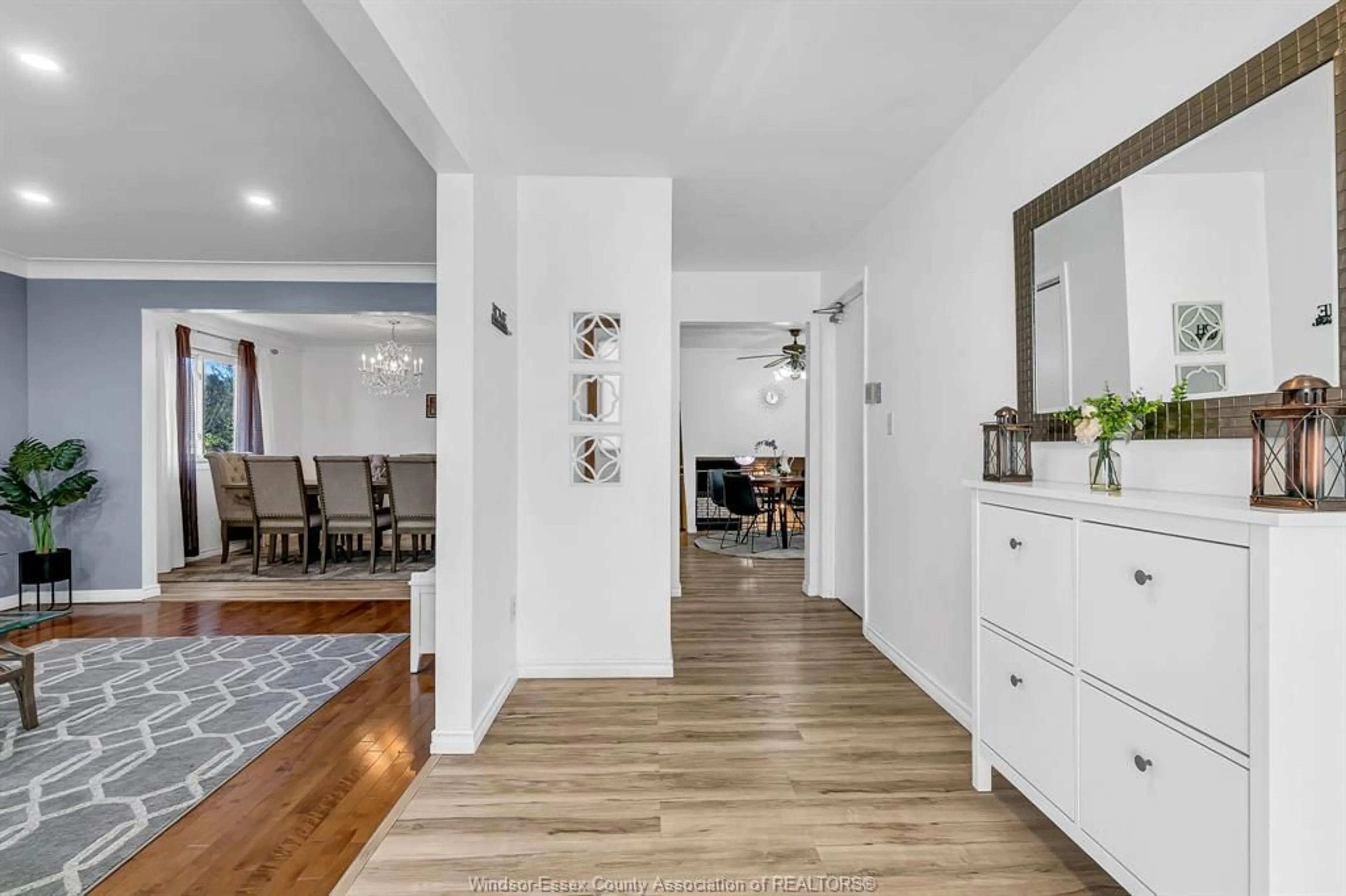 Indoor entryway for 3140 FAZIO Dr, Windsor Ontario N9E 4G6