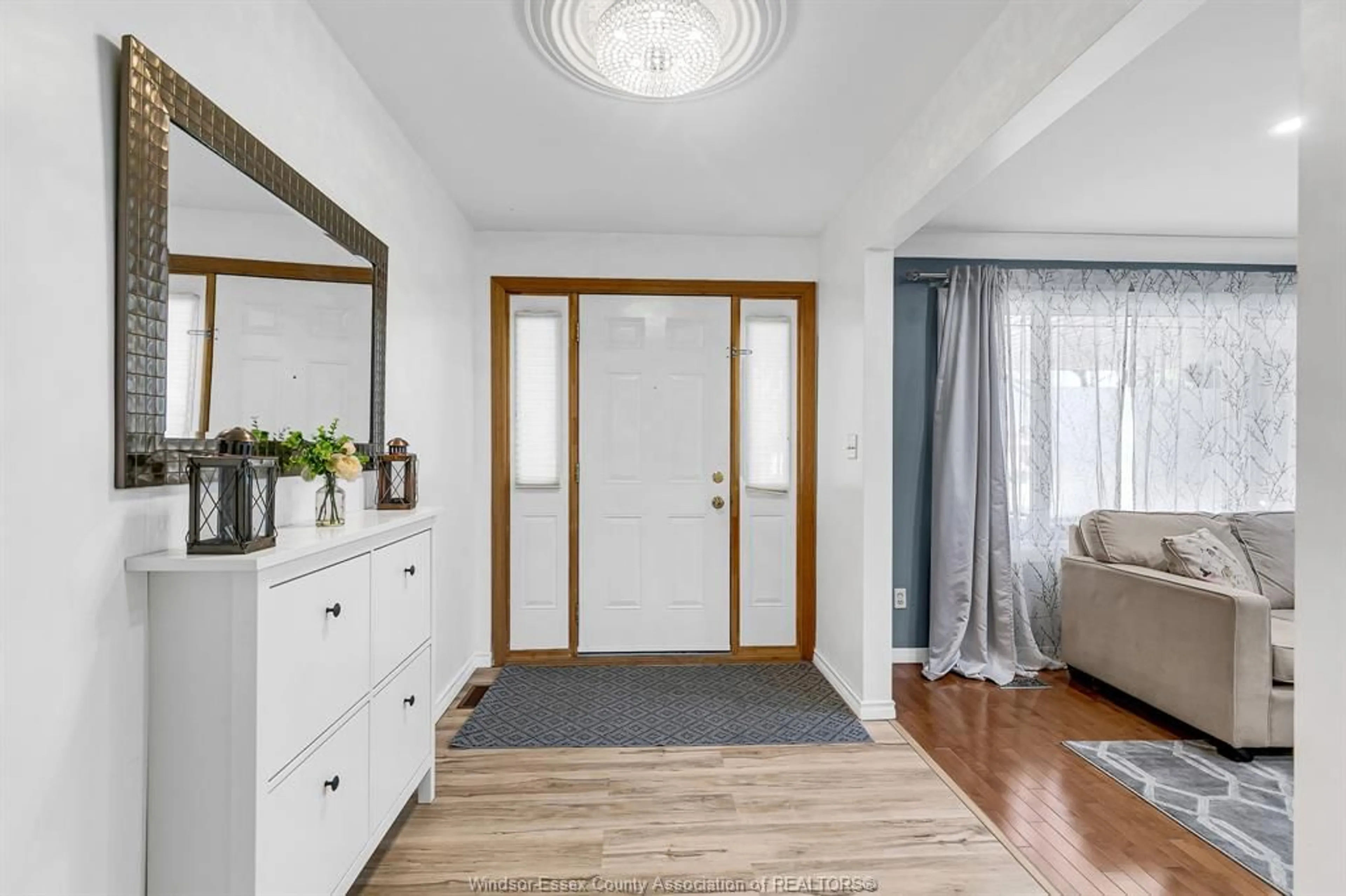 Indoor entryway for 3140 FAZIO Dr, Windsor Ontario N9E 4G6