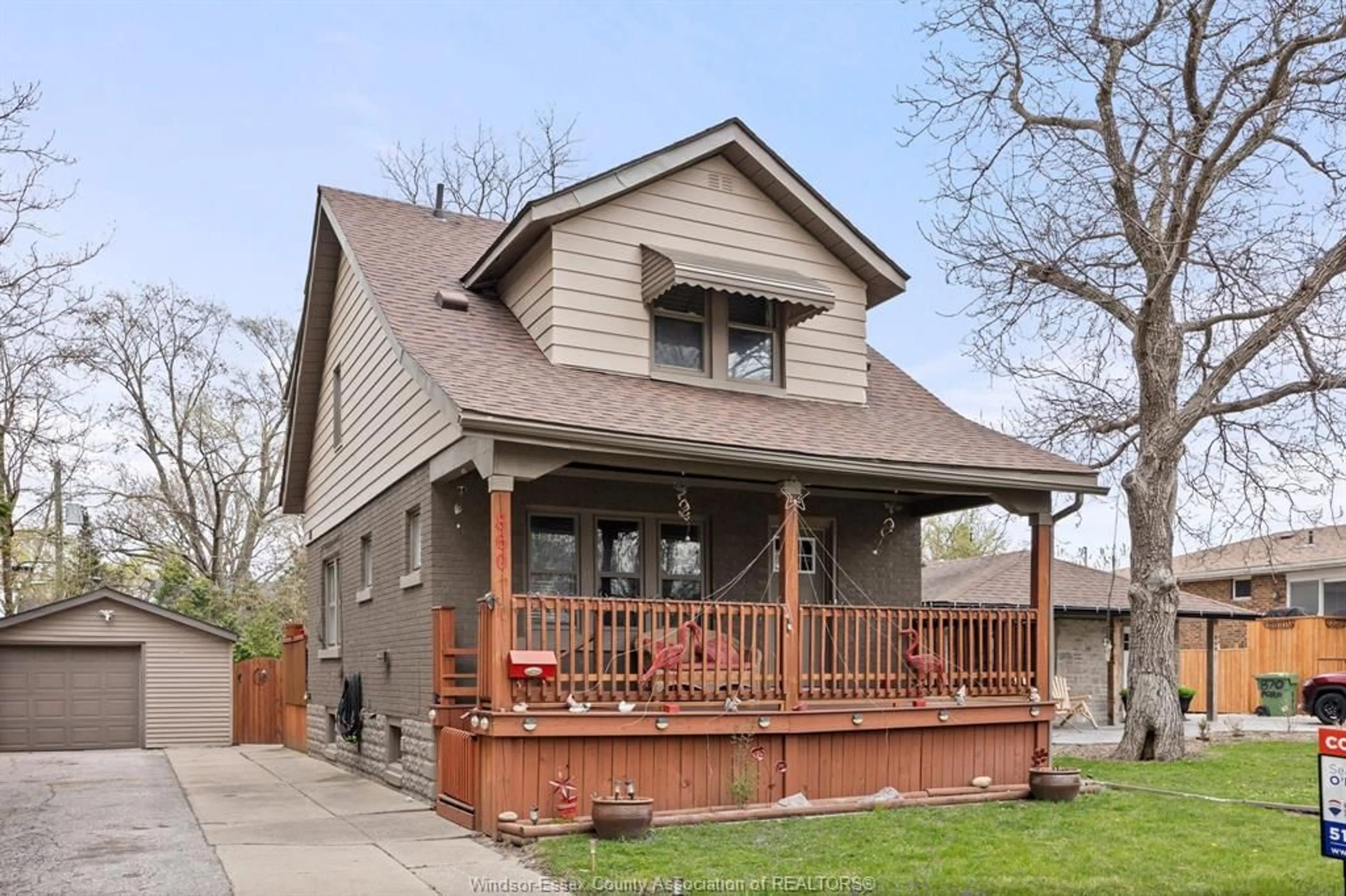 Home with brick exterior material, street for 860 FORD, Windsor Ontario N8S 2E7