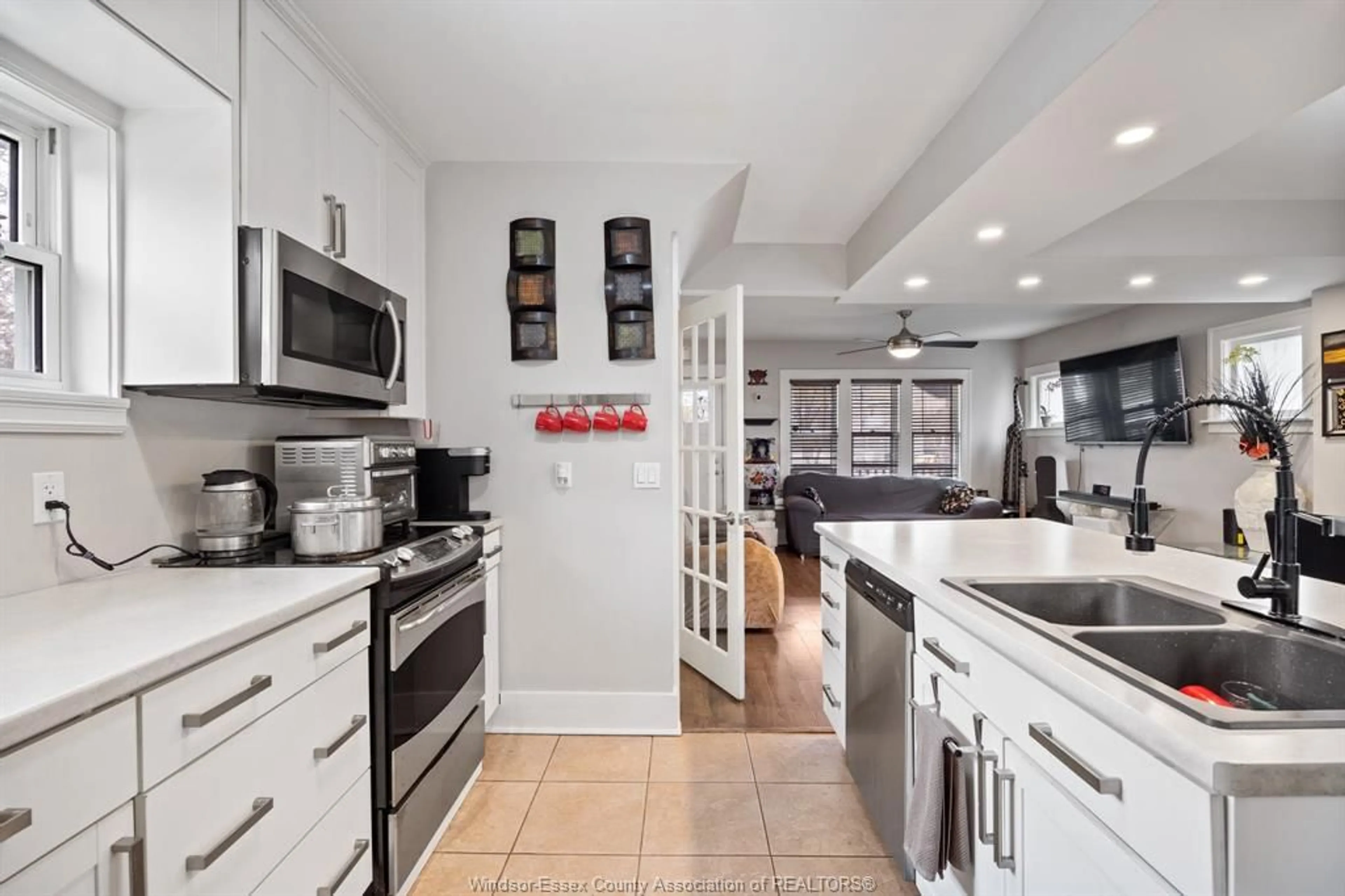 Open concept kitchen, ceramic/tile floor for 860 FORD, Windsor Ontario N8S 2E7