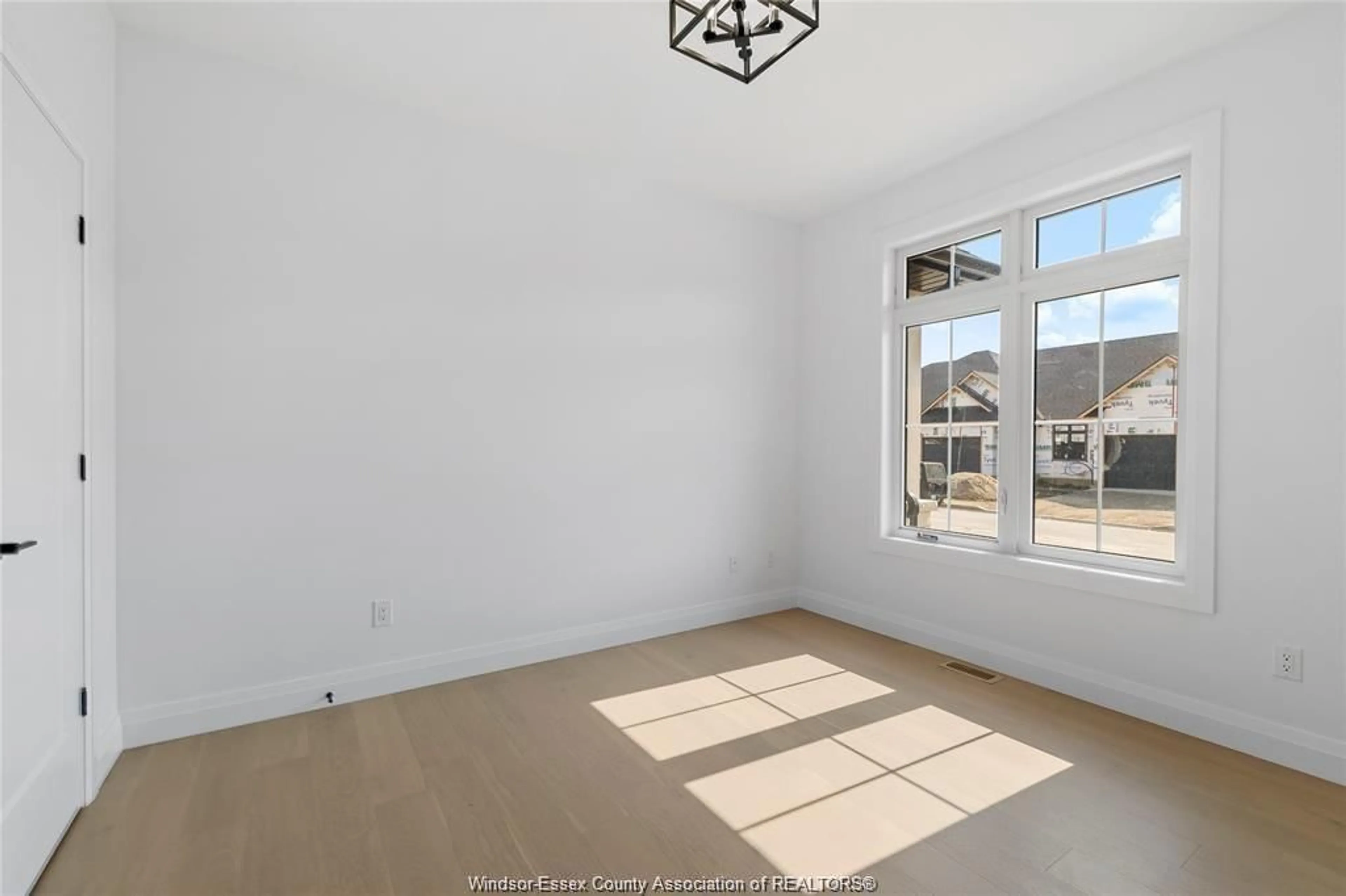 A pic of a room for 2599 BARKLEY Ave, Windsor Ontario N8P 0E9