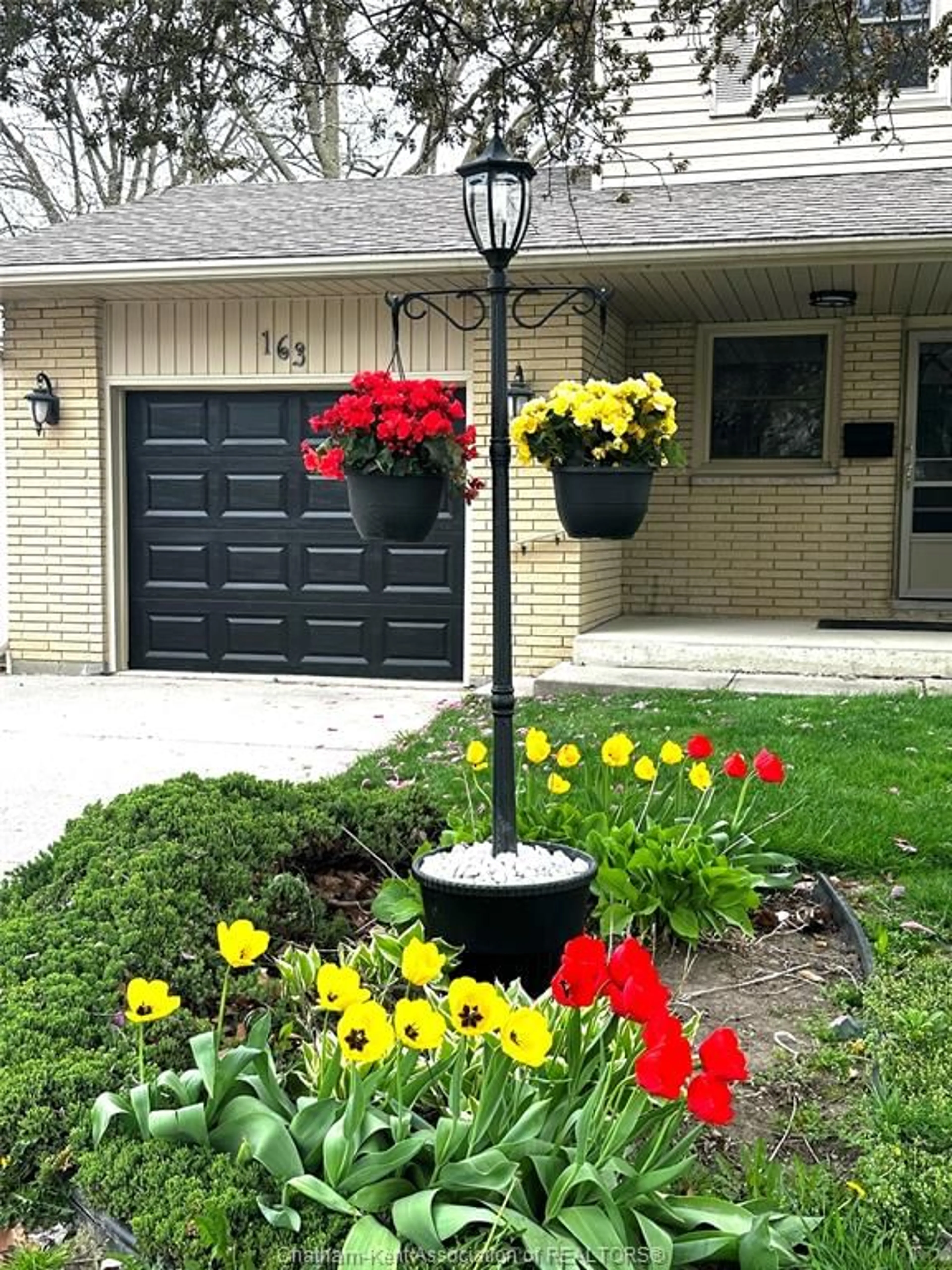 Indoor entryway for 163 Cecile Ave, Chatham Ontario N7M 2C4