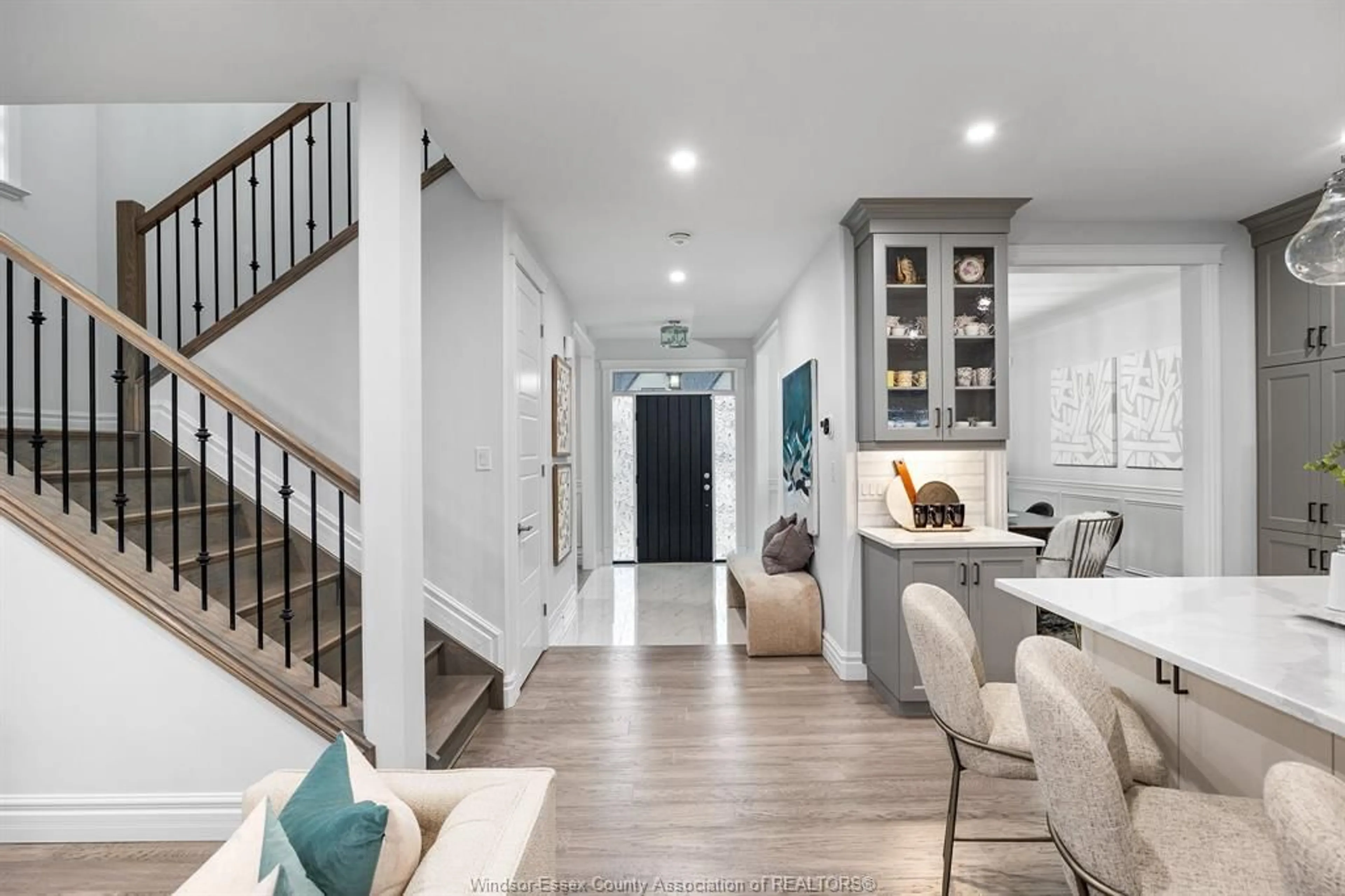 Indoor entryway for 355 CHRISTINE Ave, Lakeshore Ontario N0R 1A0