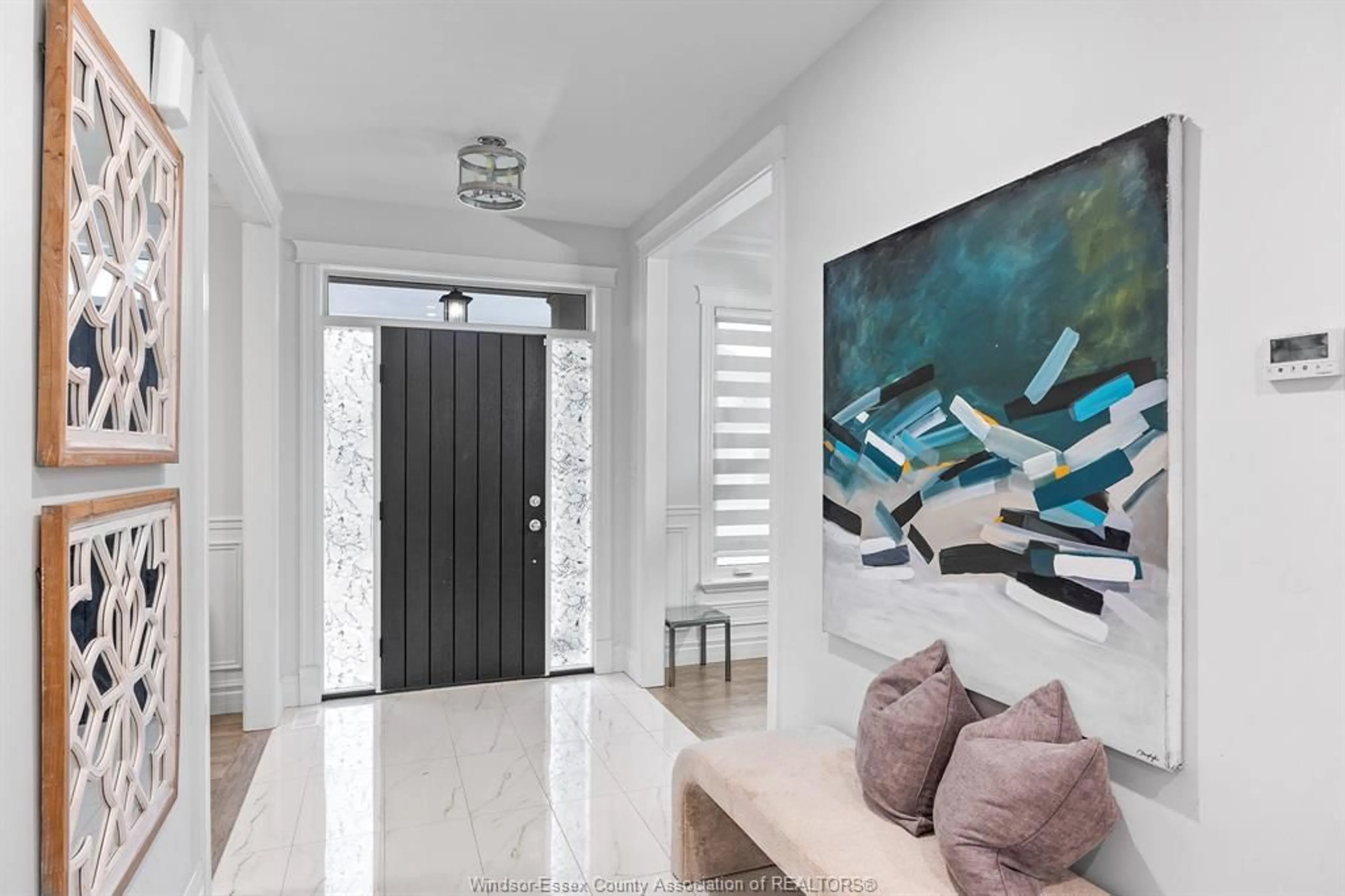 Indoor entryway for 355 CHRISTINE Ave, Lakeshore Ontario N0R 1A0