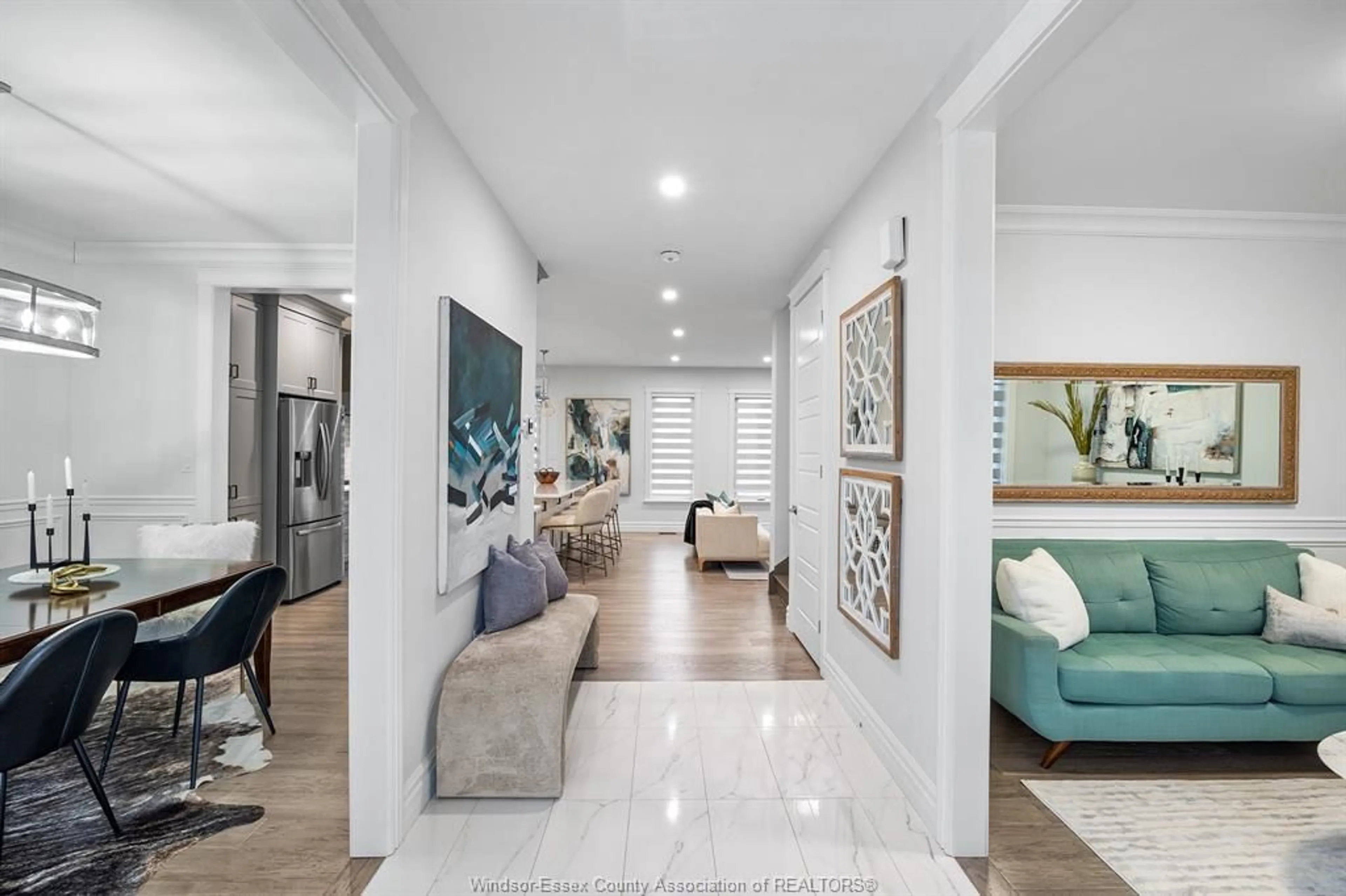 Indoor entryway for 355 CHRISTINE Ave, Lakeshore Ontario N0R 1A0