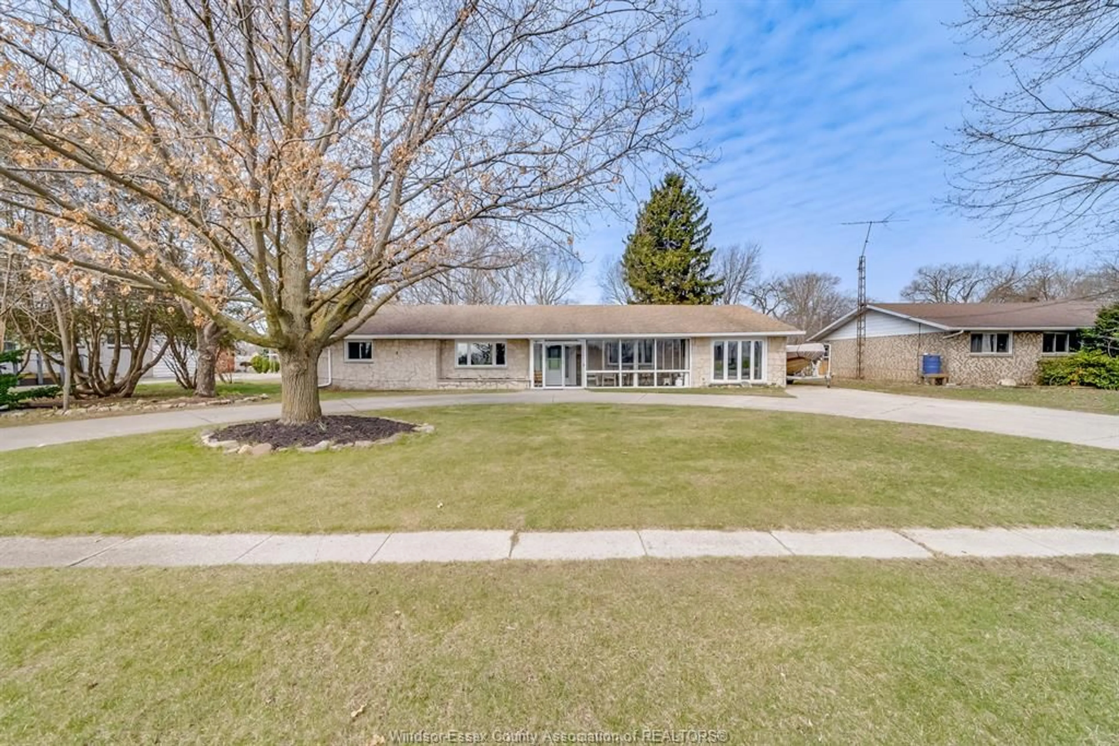 A pic from outside/outdoor area/front of a property/back of a property/a pic from drone, street for 475 COUNTY RD 13 Rd, Harrow Ontario N0R 1G0