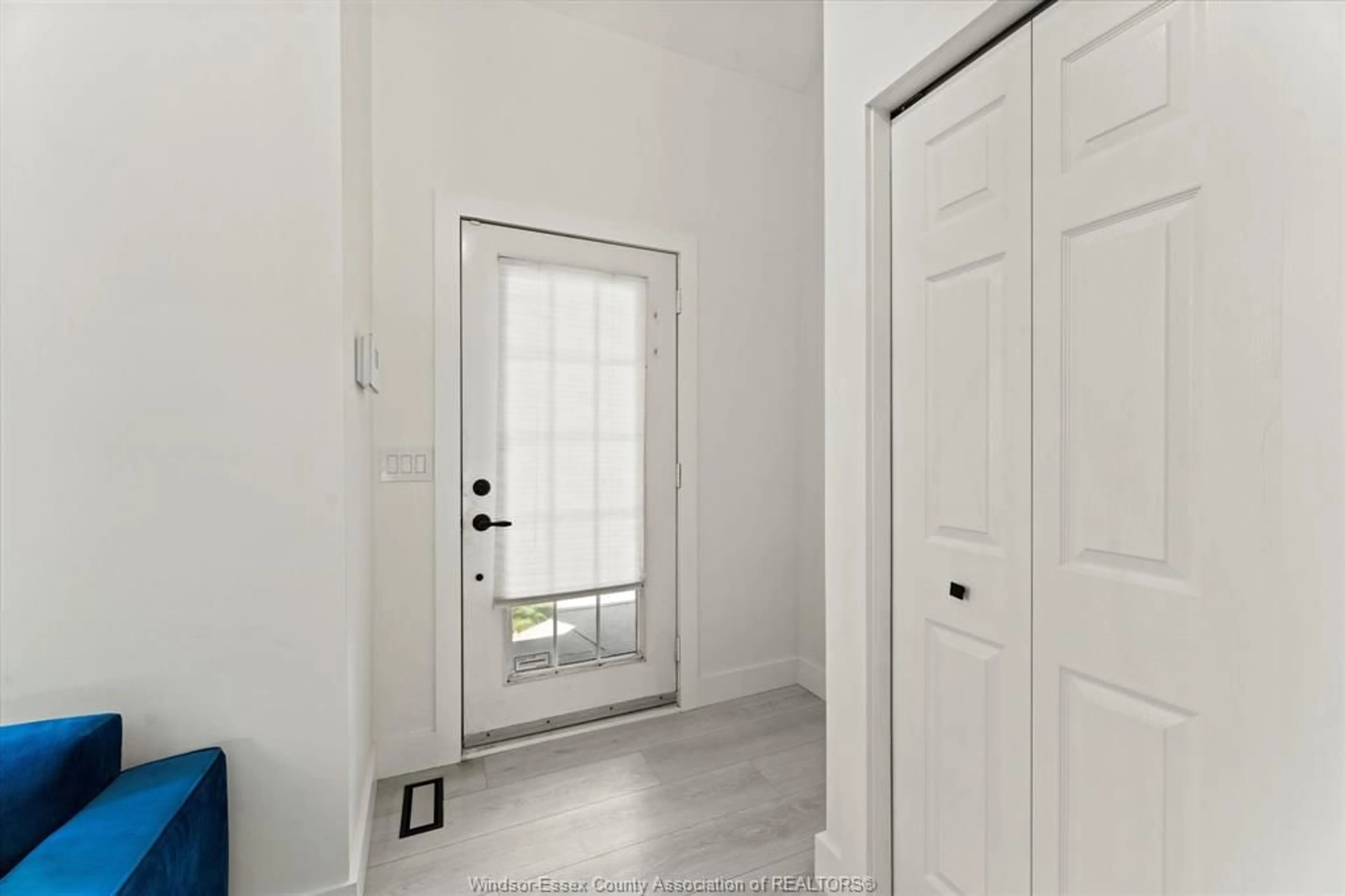 Indoor entryway for 2190 ROCKPORT St, Windsor Ontario N9G 3A5