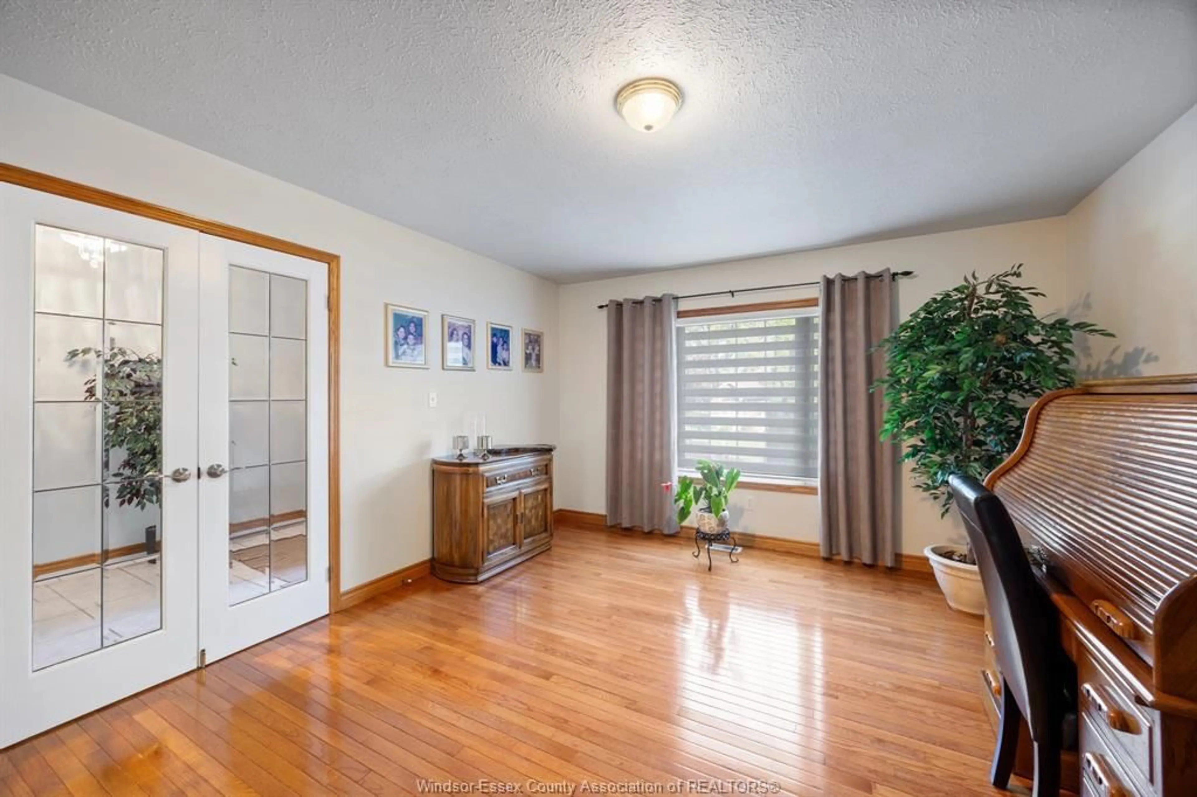 Unknown for 217 WOODLAND Dr, Harrow Ontario N0R 1G0
