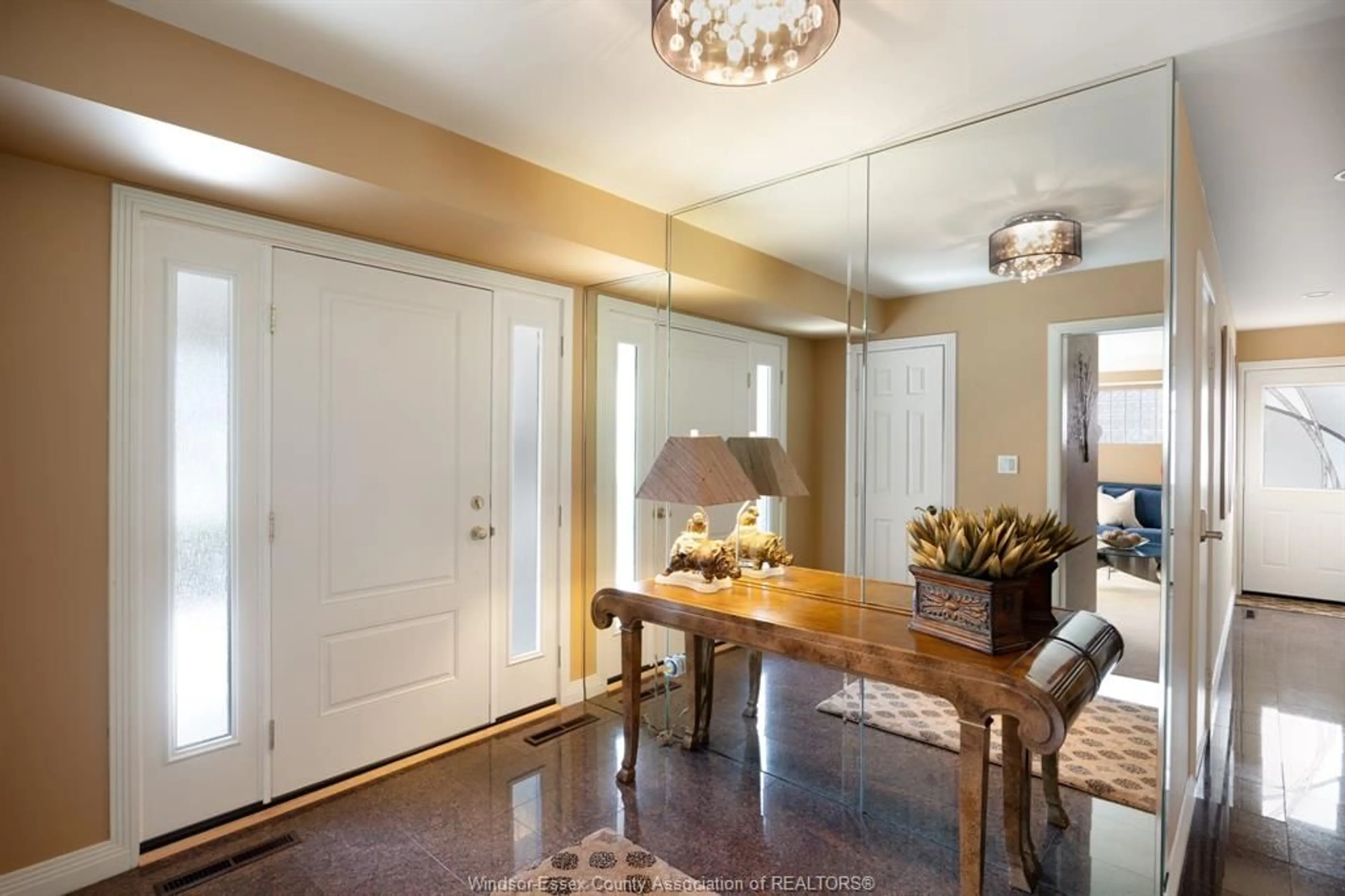 Indoor foyer for 2444 ALEXANDRA, Windsor Ontario N9E 2J3