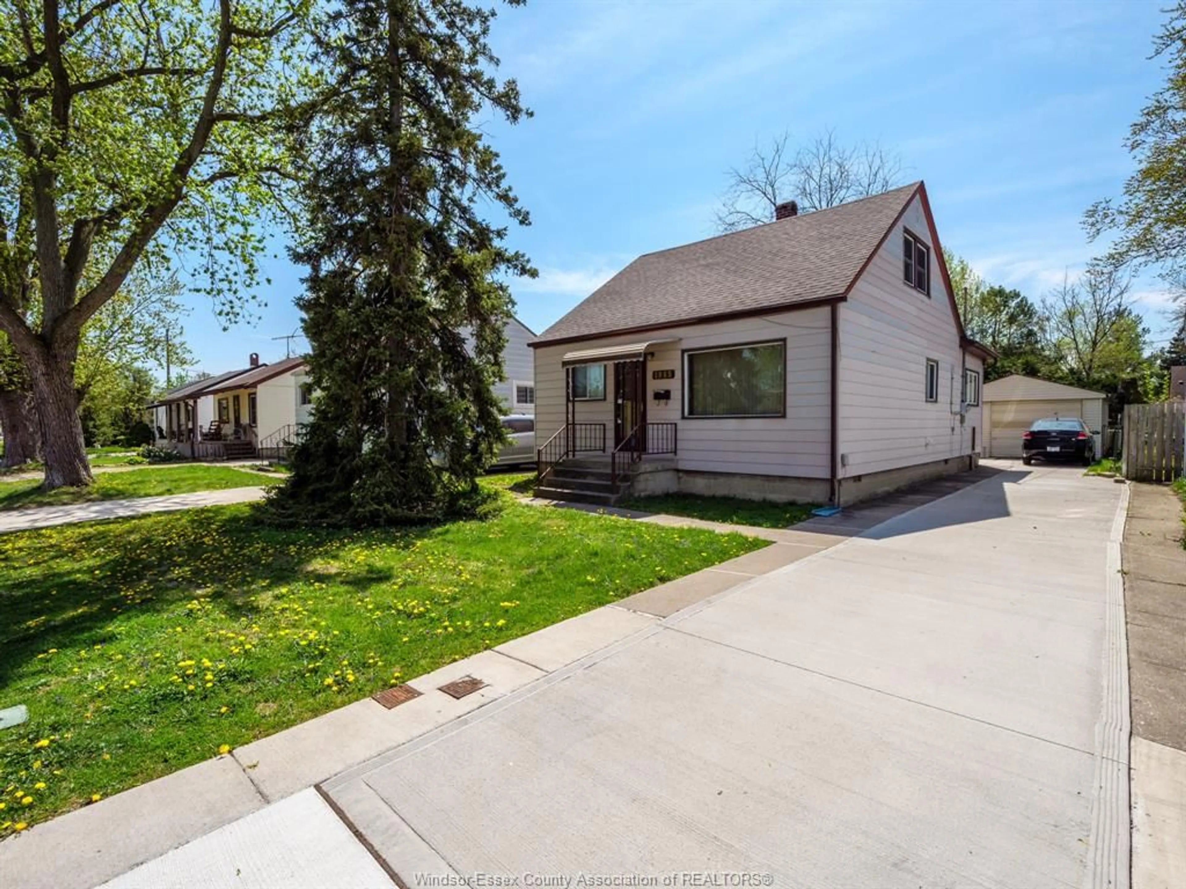 Home with vinyl exterior material, street for 1965 Bernard, Windsor Ontario N8W 4R6