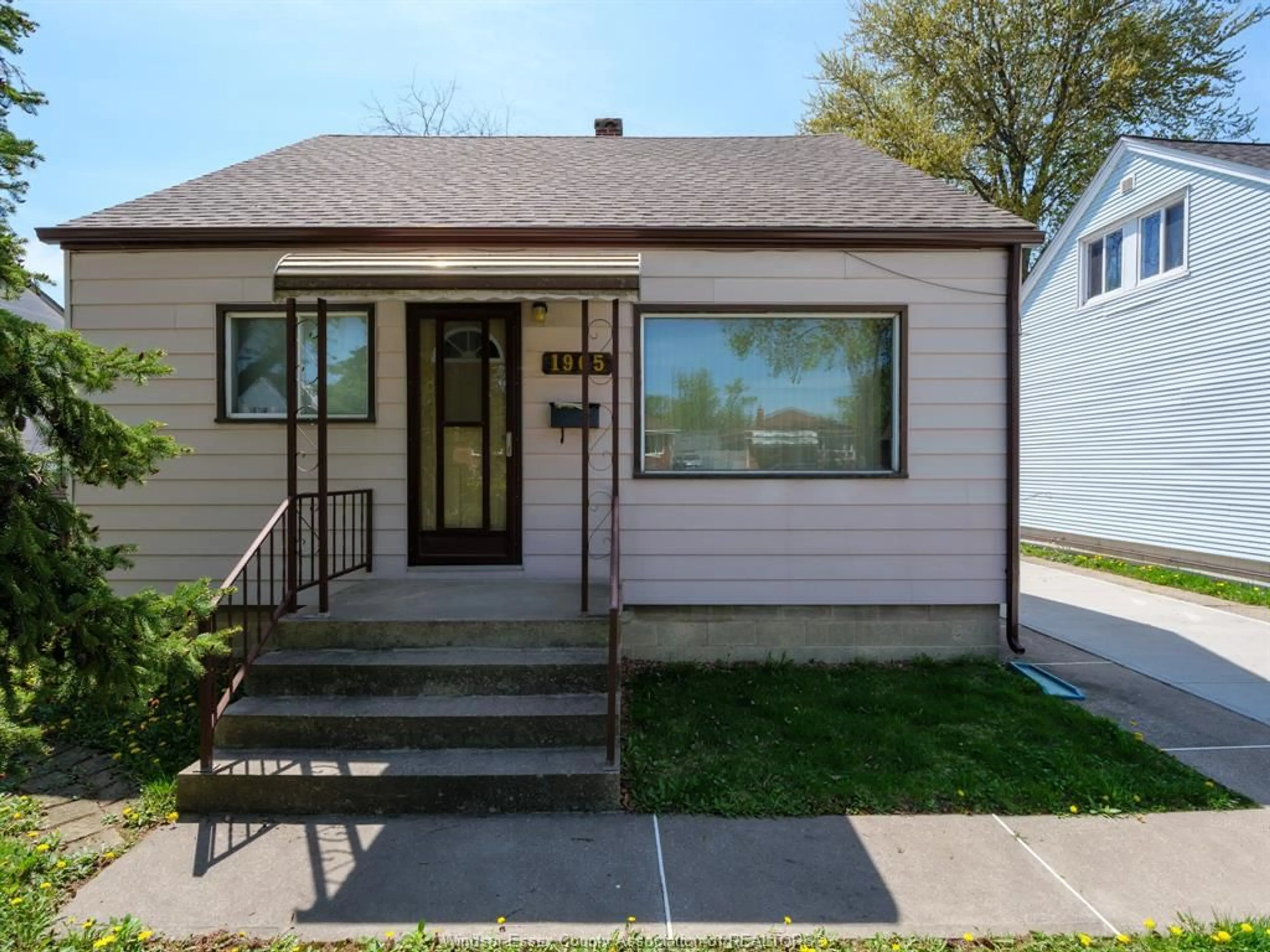 Home with vinyl exterior material, street for 1965 Bernard, Windsor Ontario N8W 4R6