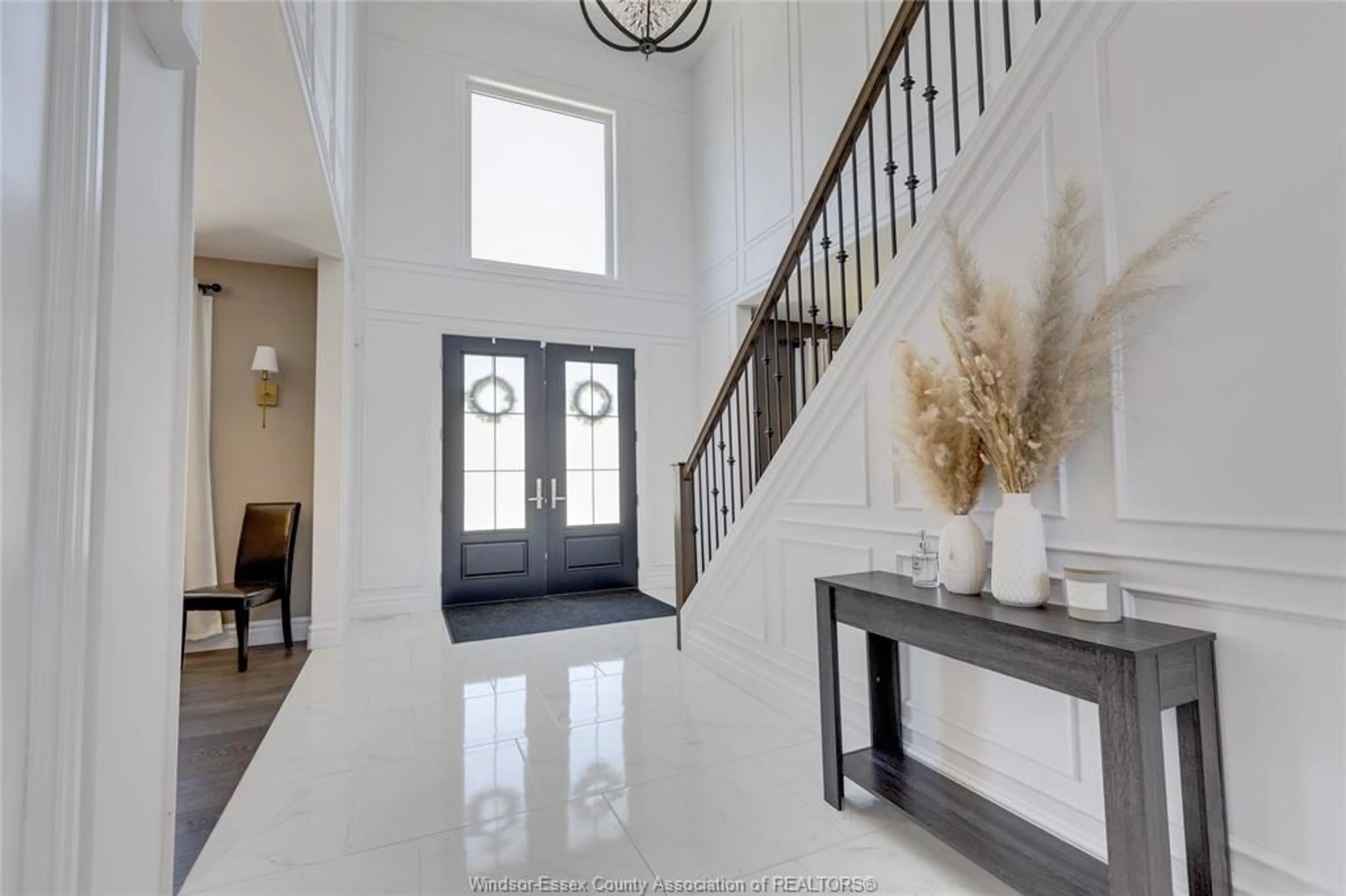 Indoor entryway for 1532 VIRTUE Lane, Windsor Ontario N8S 0A8