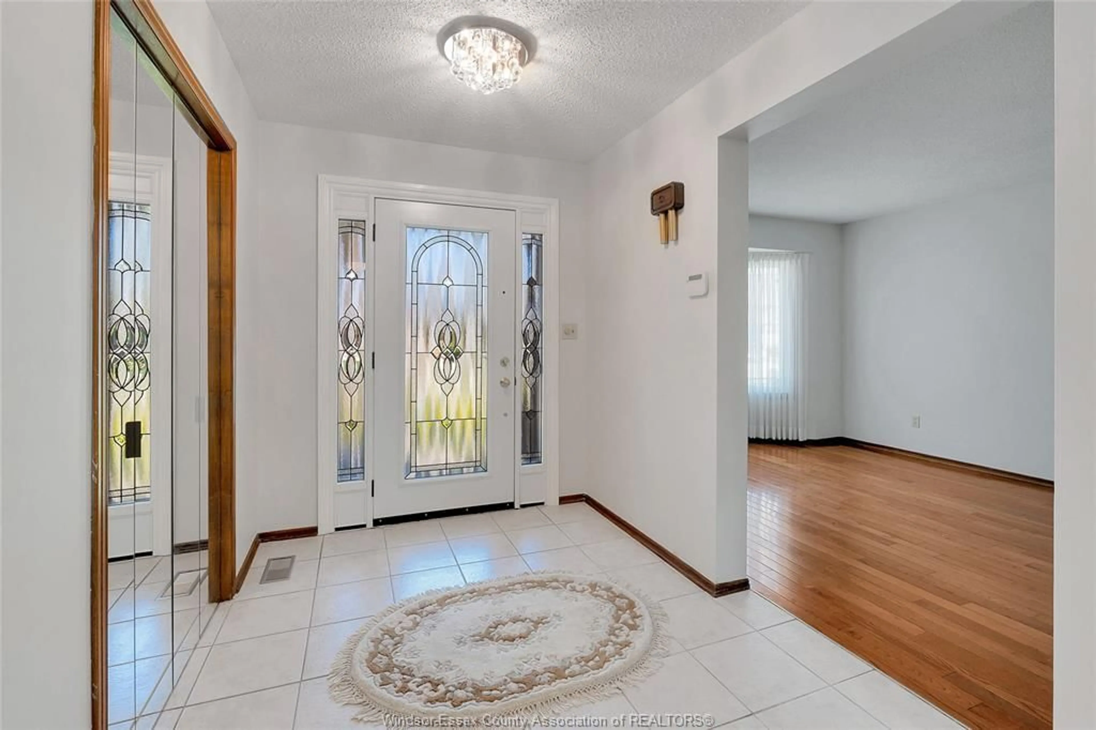 Indoor entryway for 12151 ORCHARD Dr, Tecumseh Ontario N8N 4A2