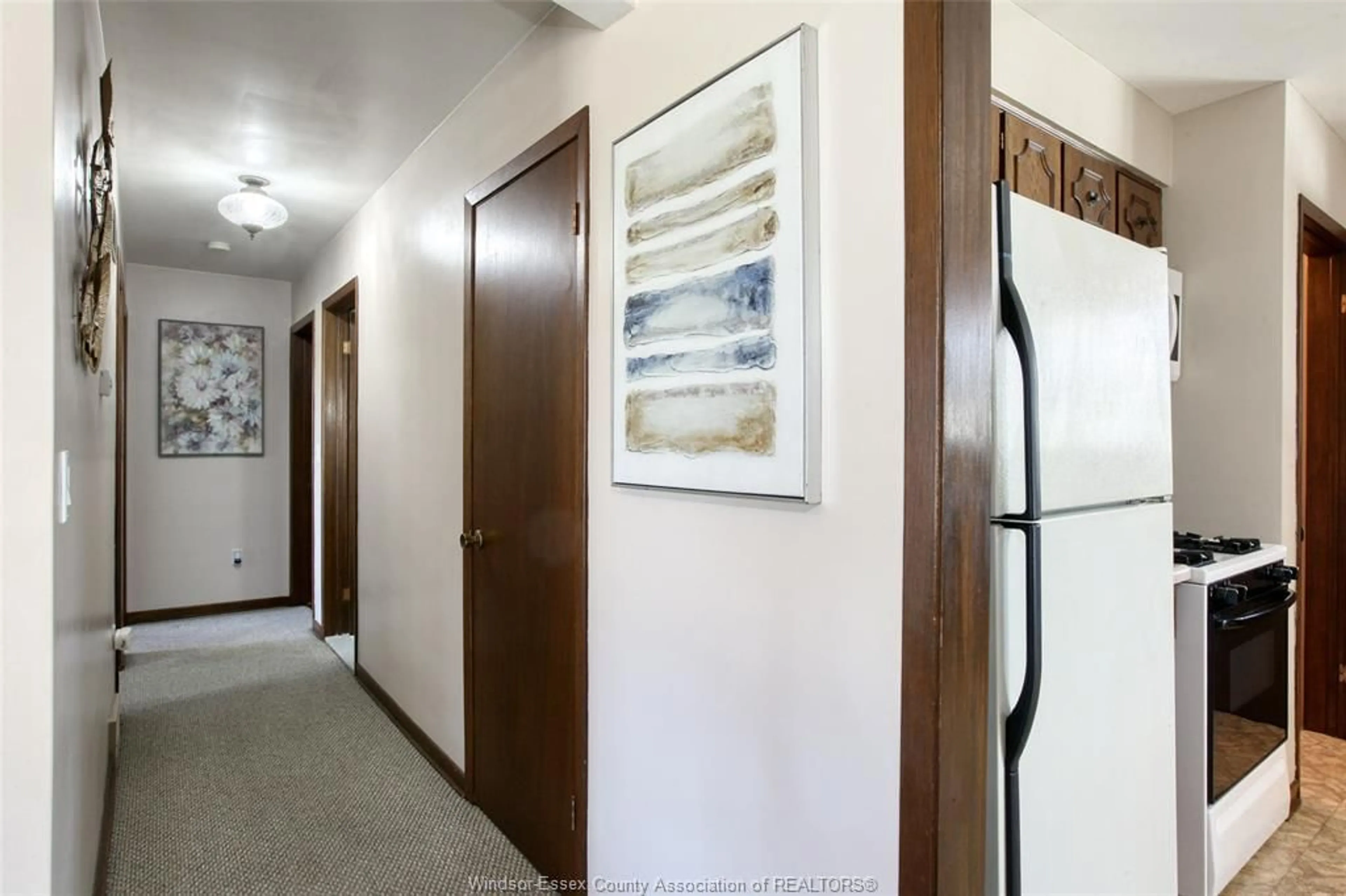 Indoor foyer for 362 REAUME, LaSalle Ontario N9J 1B1