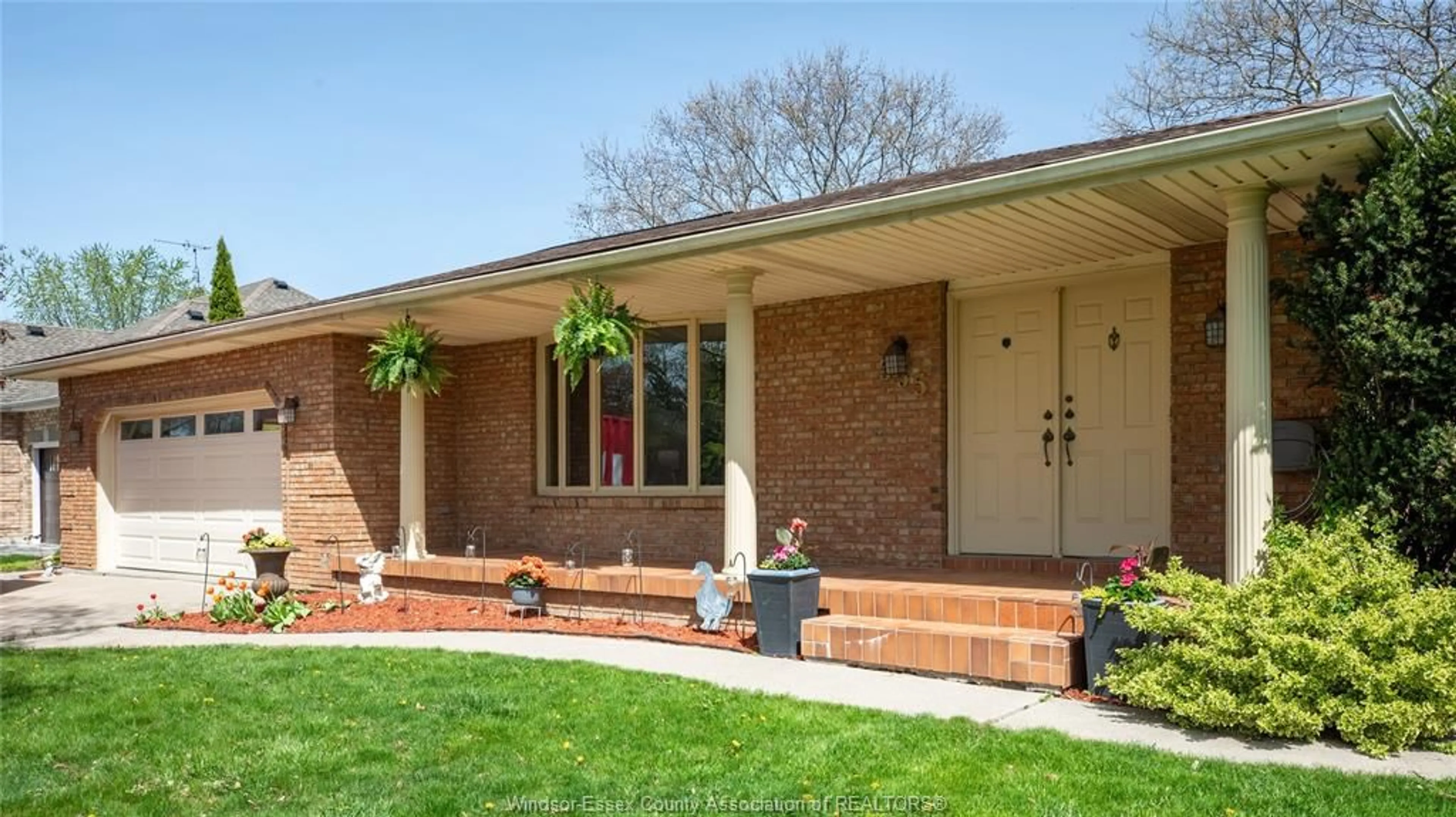 Home with brick exterior material, street for 555 COLLIER Cres, Tecumseh Ontario N8N 3J4