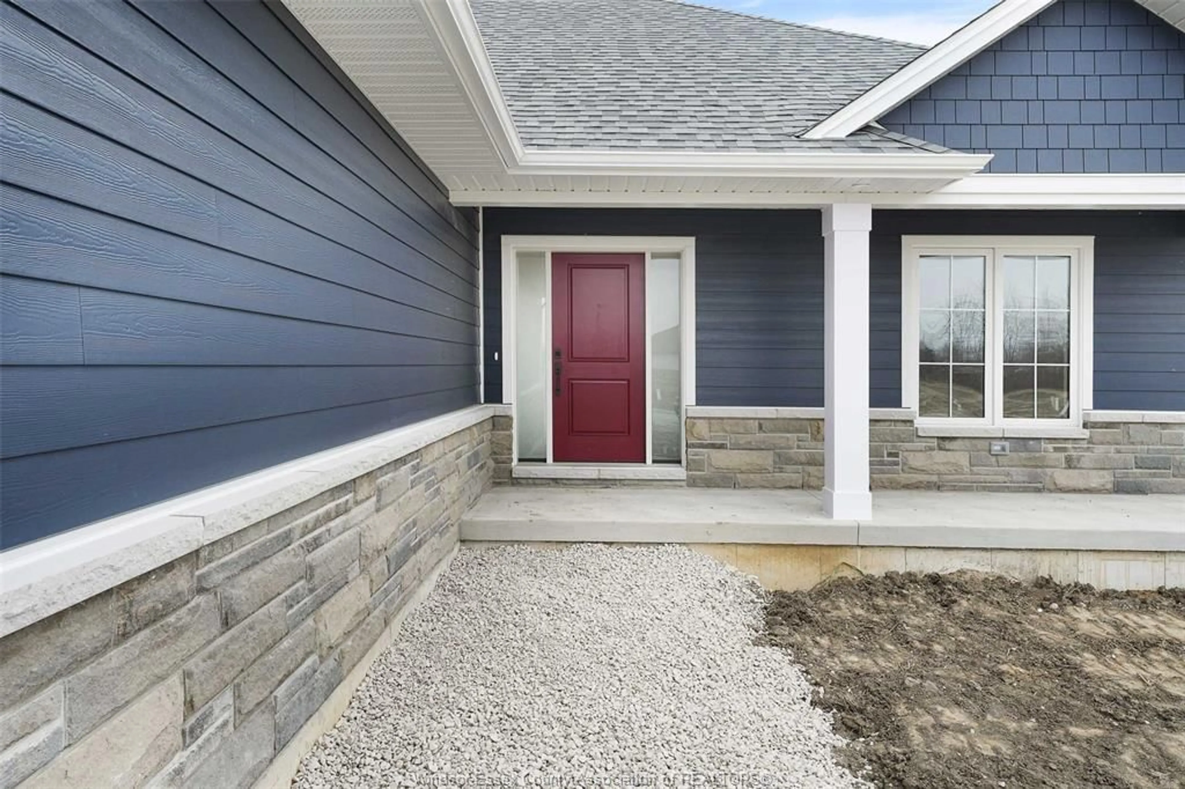 Home with vinyl exterior material, street for 101 WESTLAWN Dr, Essex Ontario N8M 1J1