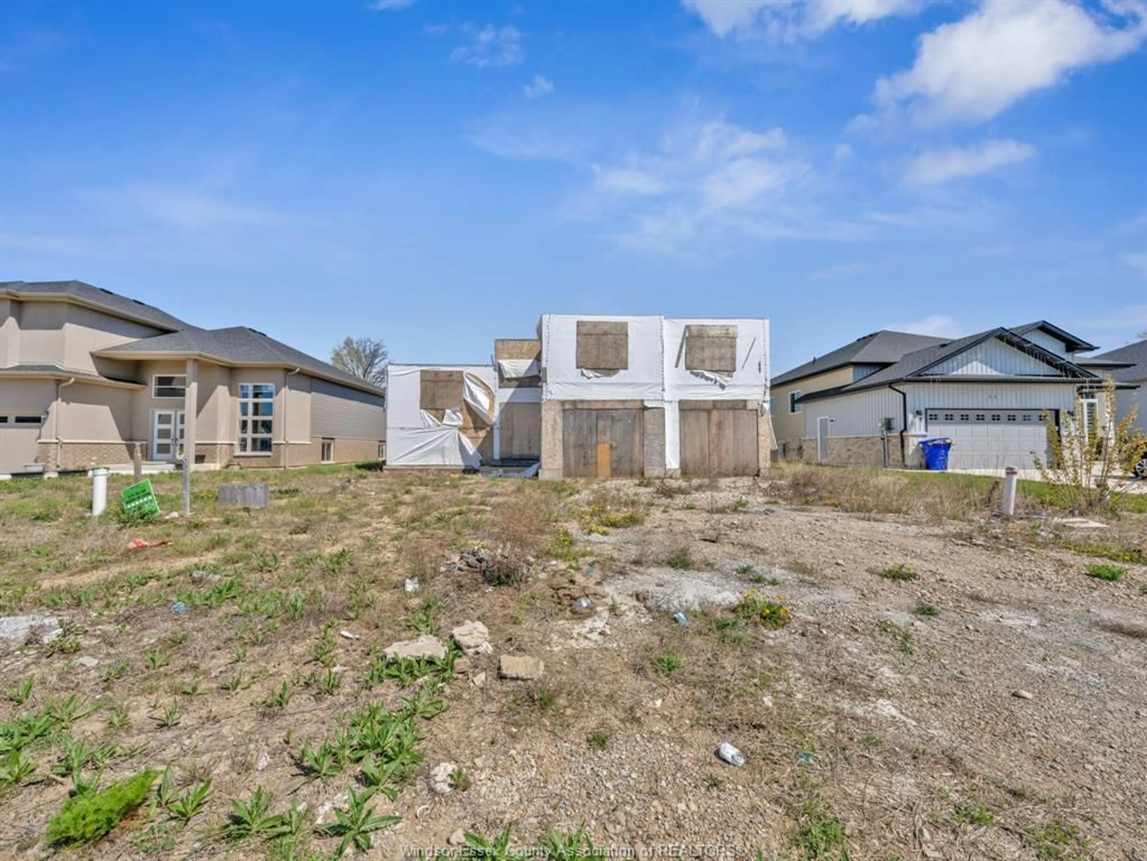 A pic from outside/outdoor area/front of a property/back of a property/a pic from drone, building for 28 NOBLE, Amherstburg Ontario N9V 0G8