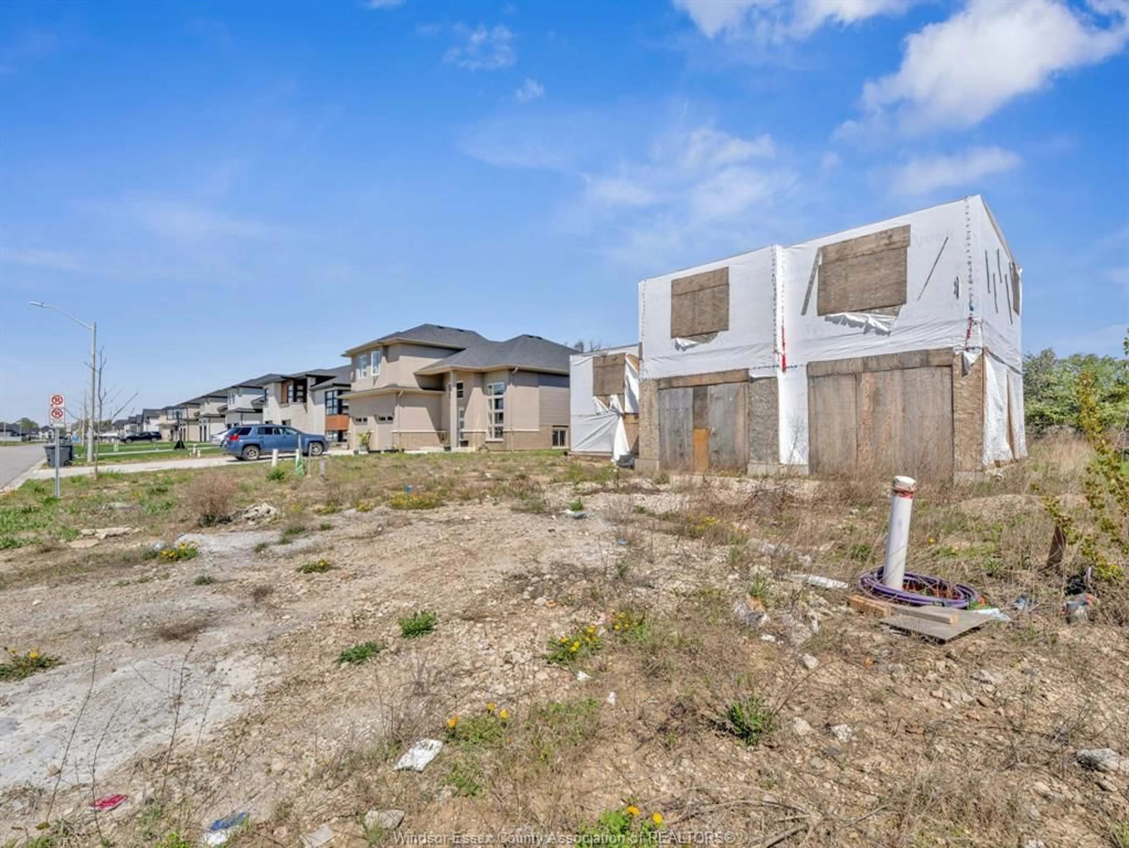A pic from outside/outdoor area/front of a property/back of a property/a pic from drone, street for 28 NOBLE, Amherstburg Ontario N9V 0G8