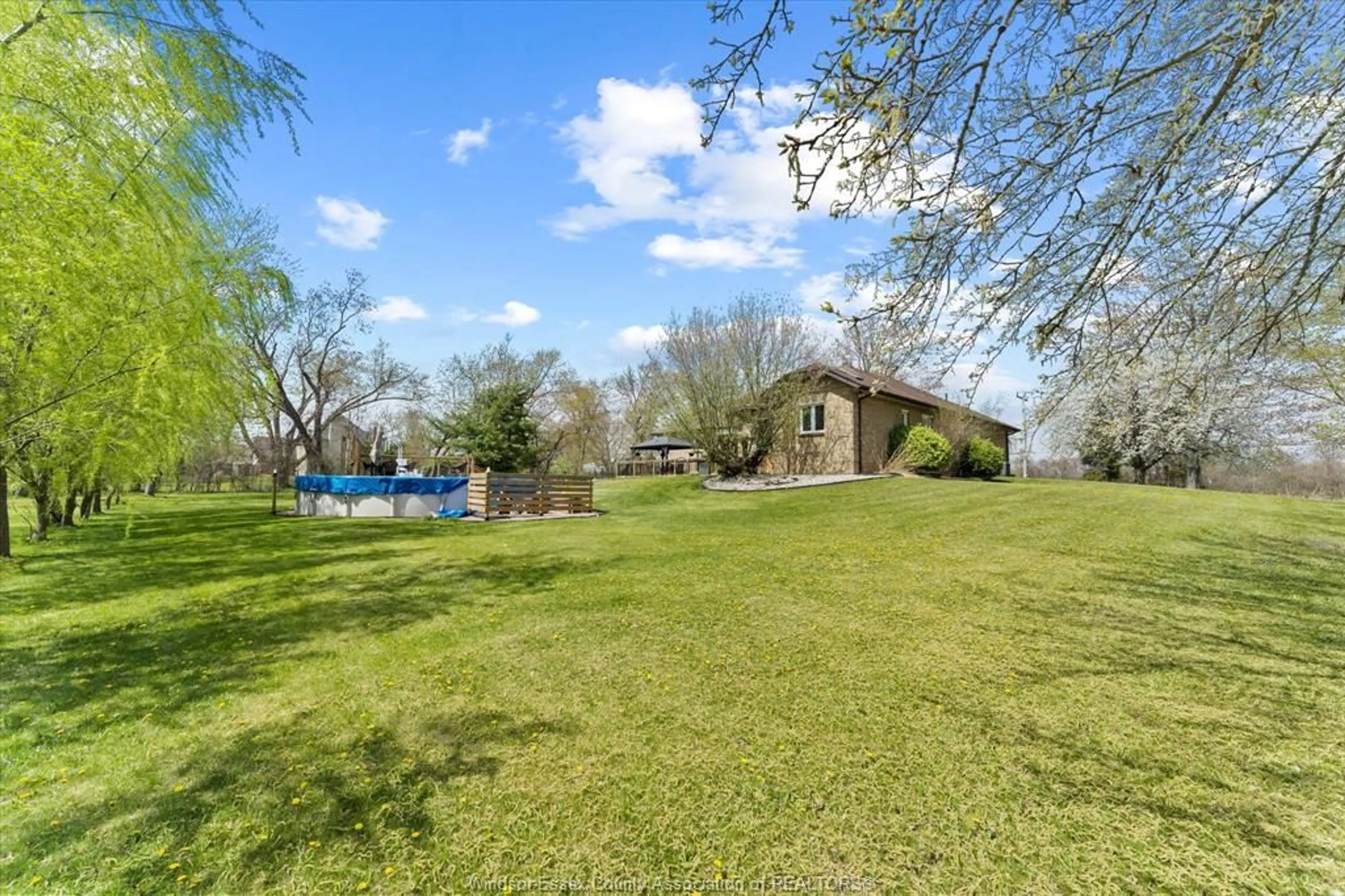 A pic from outside/outdoor area/front of a property/back of a property/a pic from drone, water/lake/river/ocean view for 507 MCLEOD Ave, Amherstburg Ontario N9V 2Y8