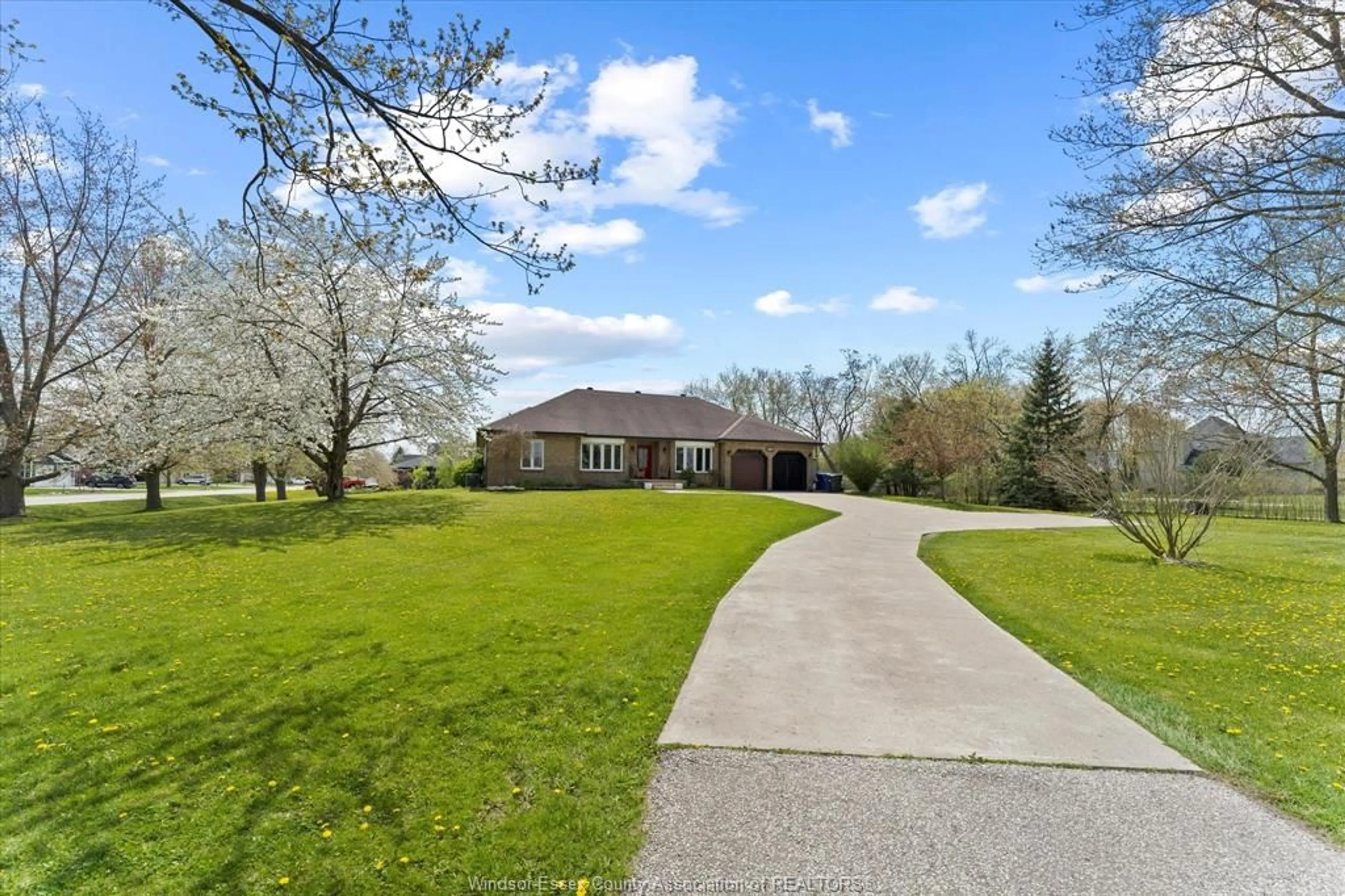 A pic from outside/outdoor area/front of a property/back of a property/a pic from drone, water/lake/river/ocean view for 507 MCLEOD Ave, Amherstburg Ontario N9V 2Y8