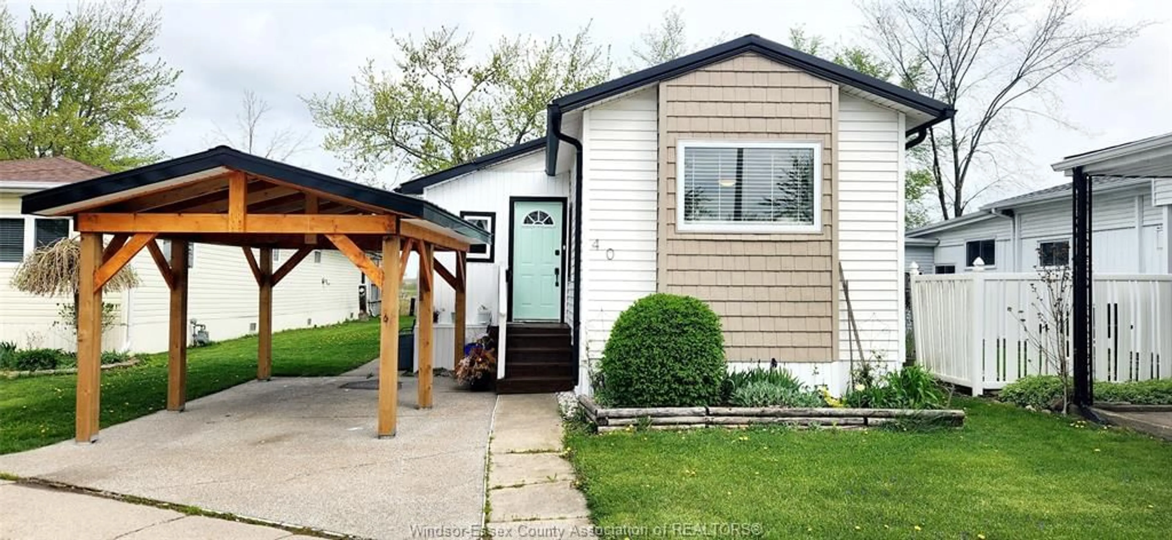 Home with vinyl exterior material, street for 40 PARKSIDE Dr, McGregor Ontario N0R 1J0