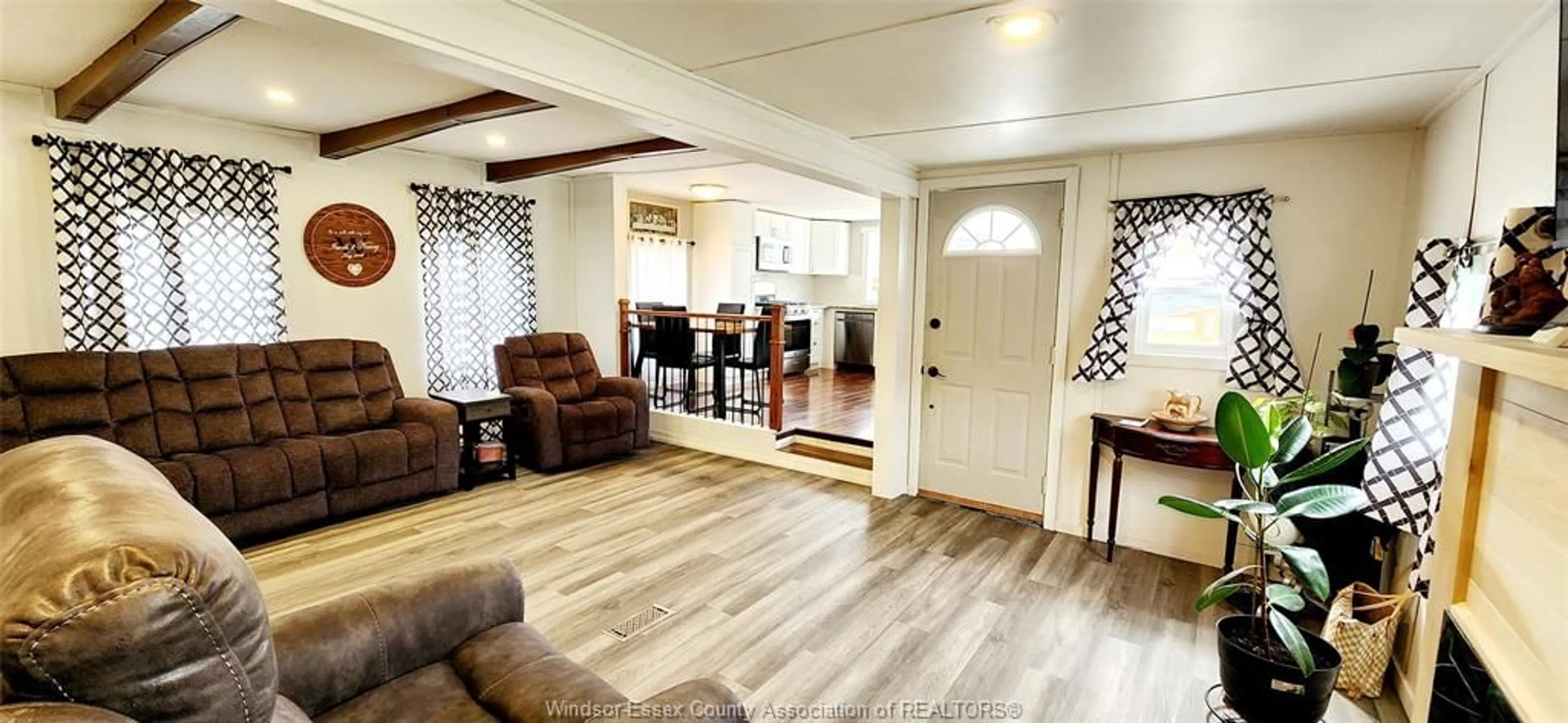 Living room with furniture, wood/laminate floor for 40 PARKSIDE Dr, McGregor Ontario N0R 1J0