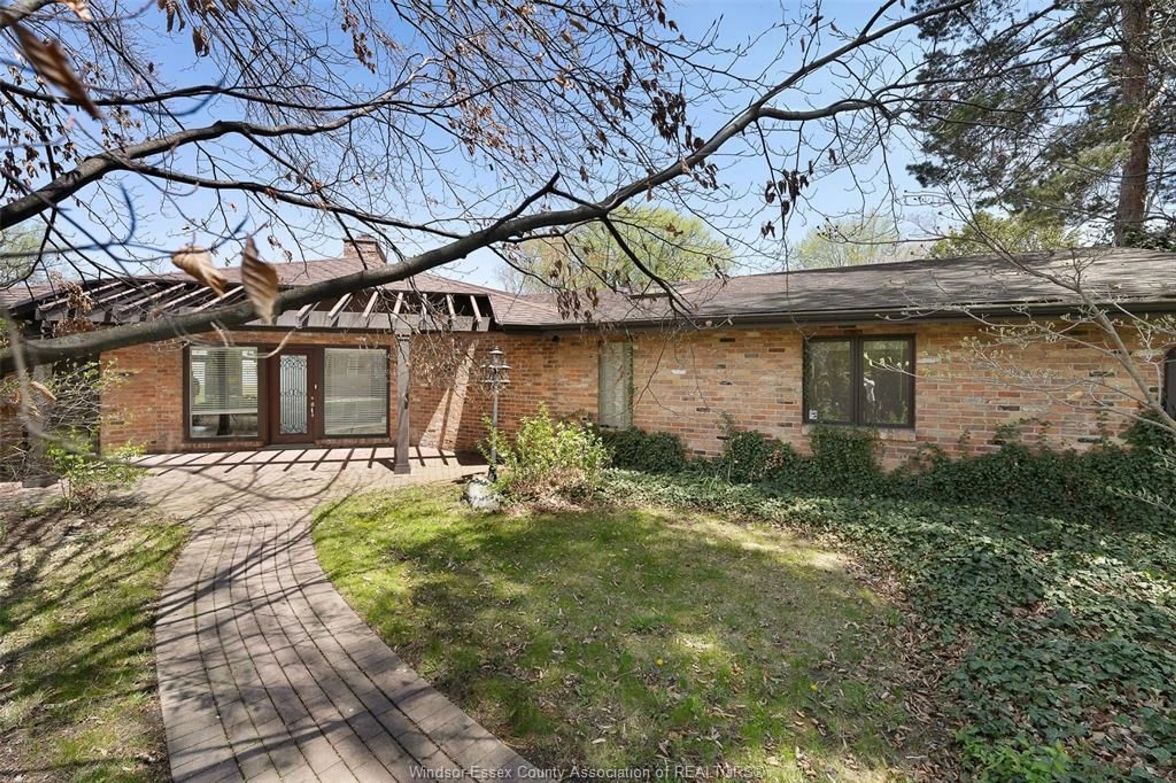 A pic from outside/outdoor area/front of a property/back of a property/a pic from drone, street for 6300 RIVERSIDE Dr, Windsor Ontario N8S 1B9