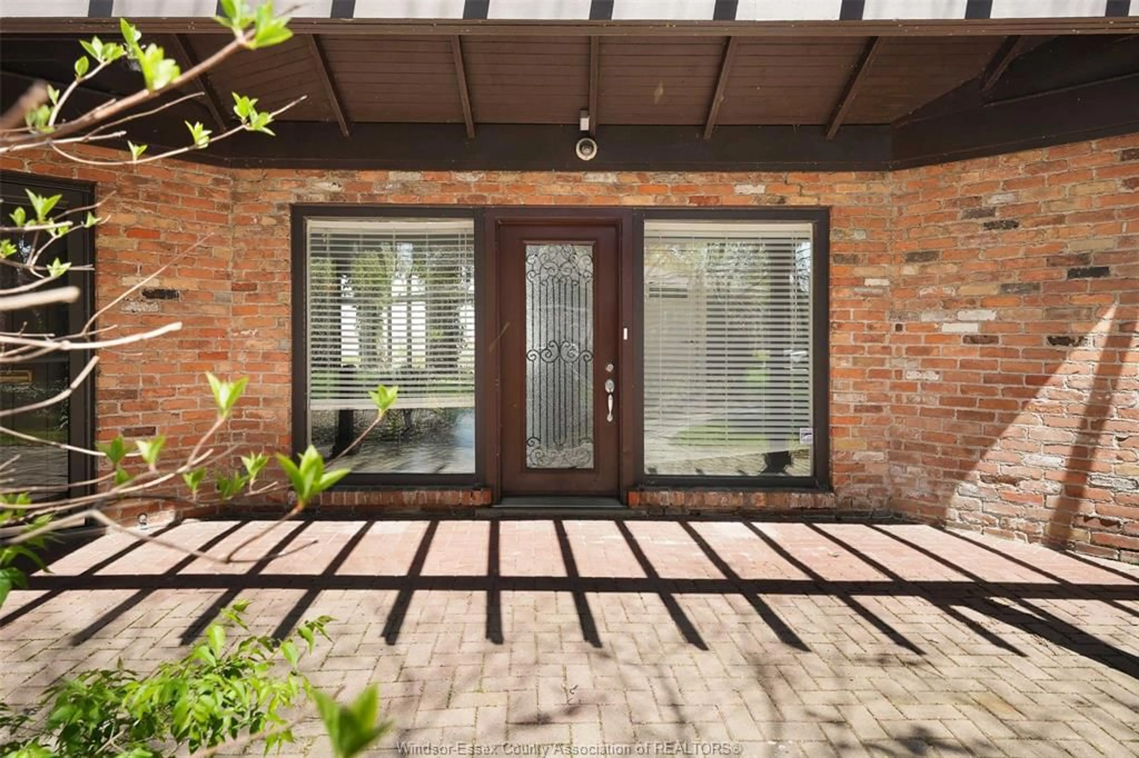 Unknown for 6300 RIVERSIDE Dr, Windsor Ontario N8S 1B9
