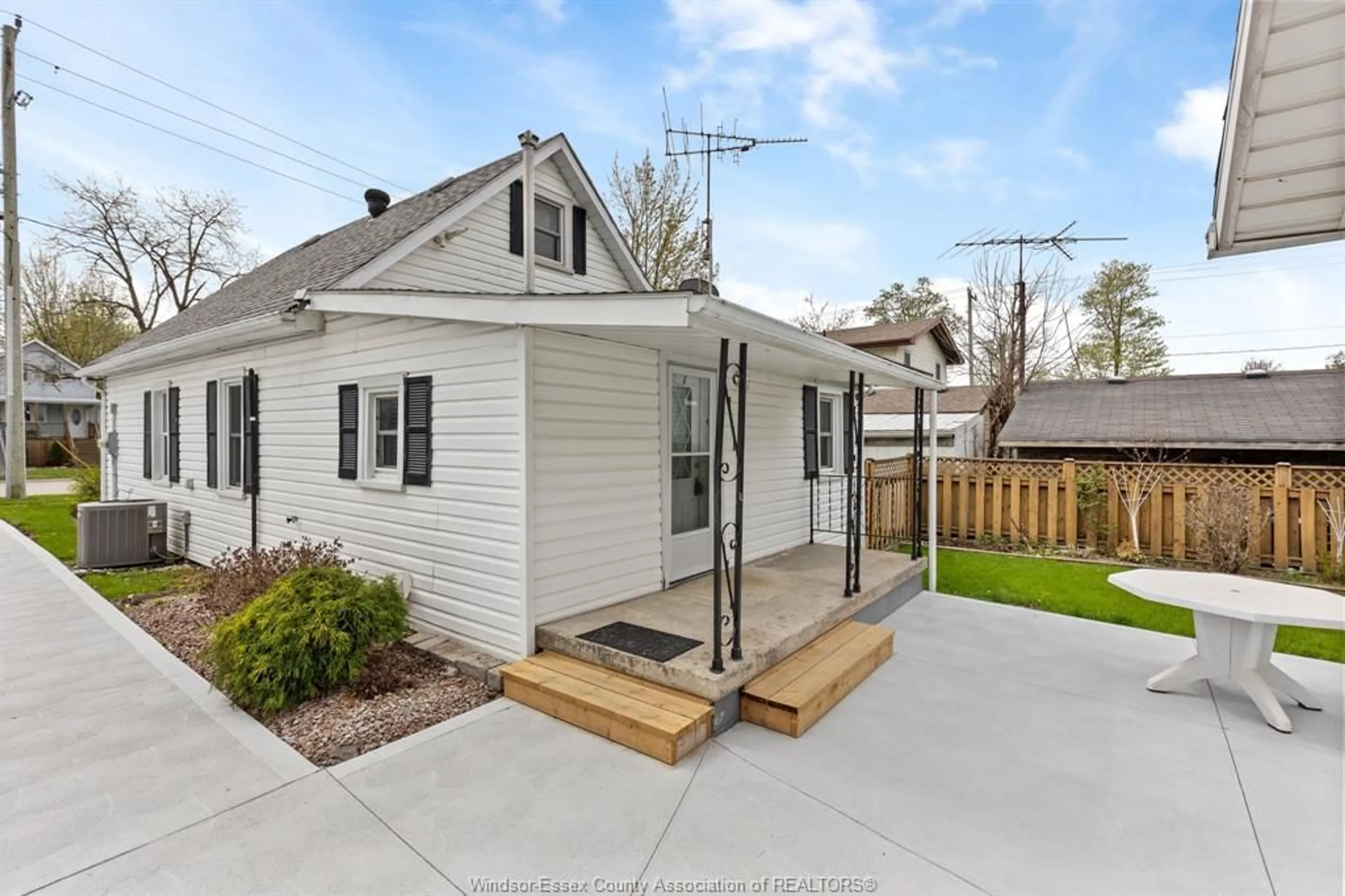 Home with vinyl exterior material, street for 48 CANAL St, Tilbury Ontario N0P 2L0