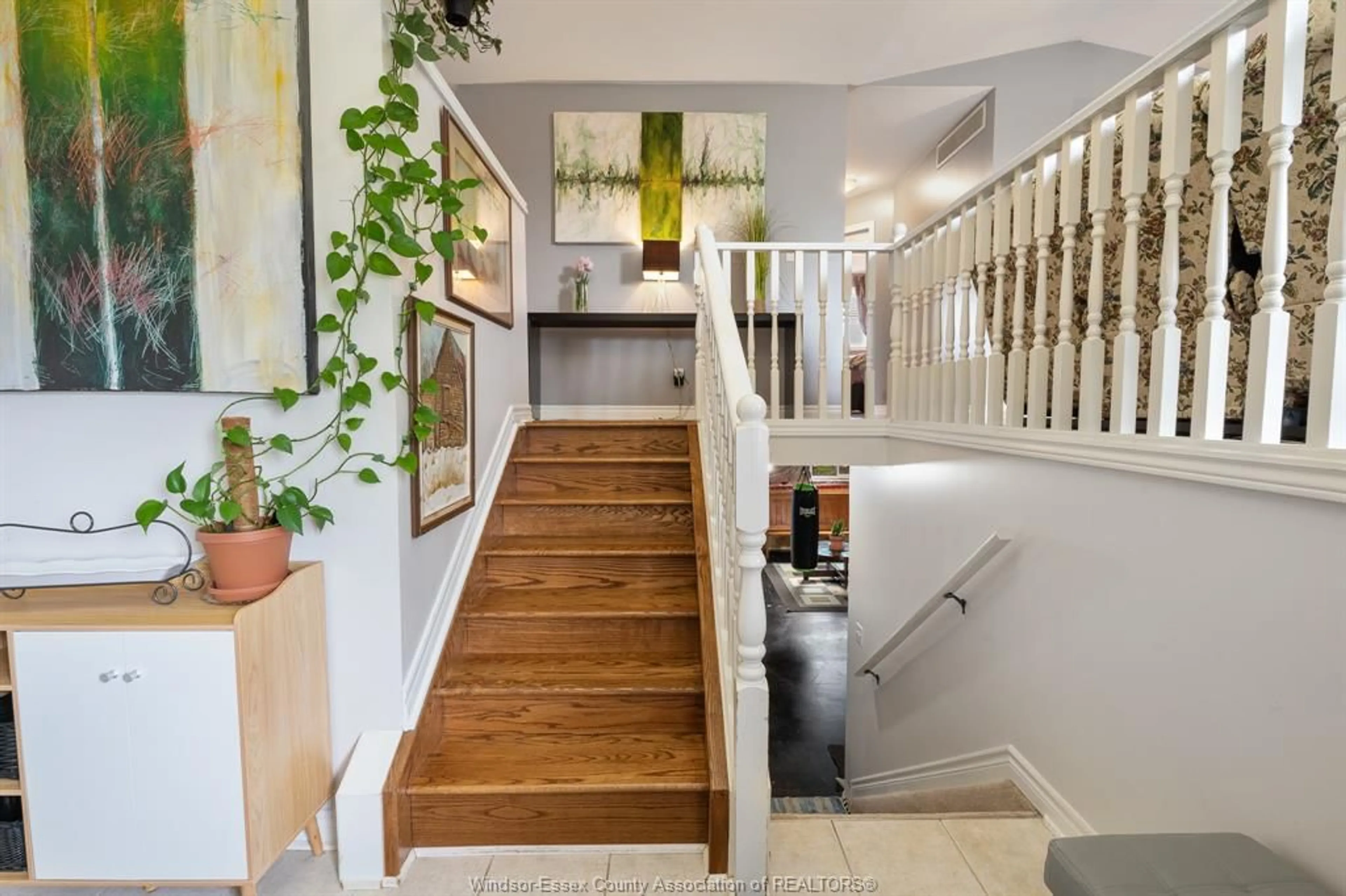 Indoor foyer for 388 ROSEWOOD DRIVE, Lakeshore Ontario N0R 1A7