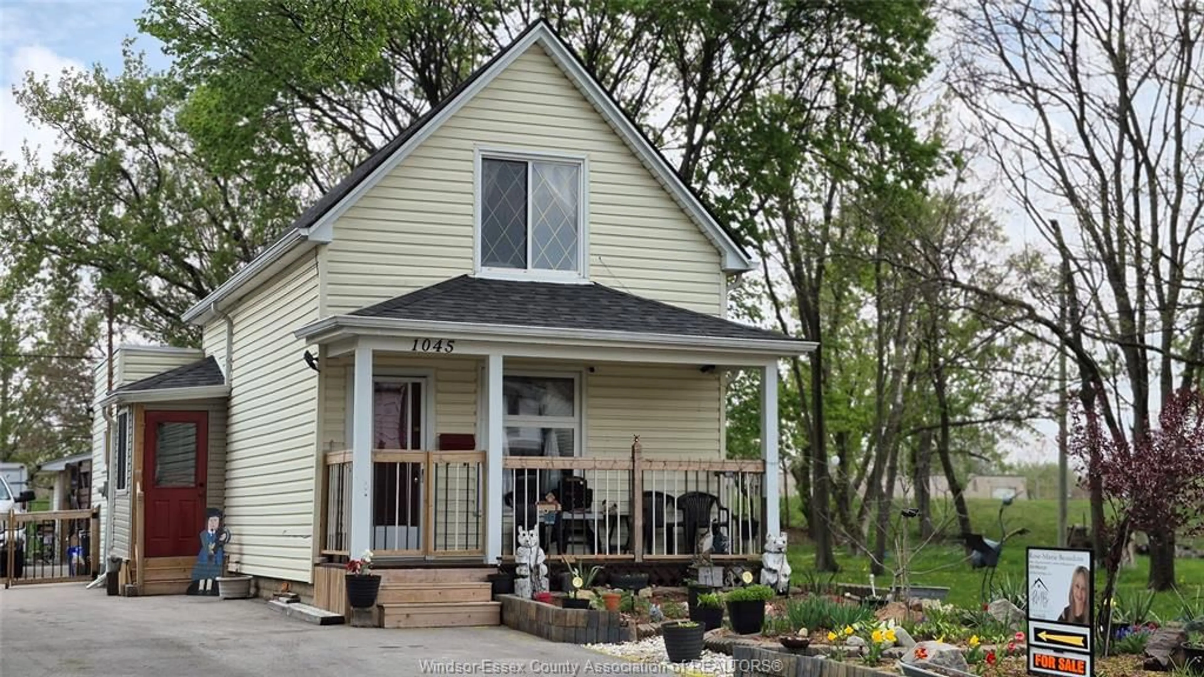 Home with vinyl exterior material, street for 1045 WELLINGTON, Windsor Ontario N9A 5K2