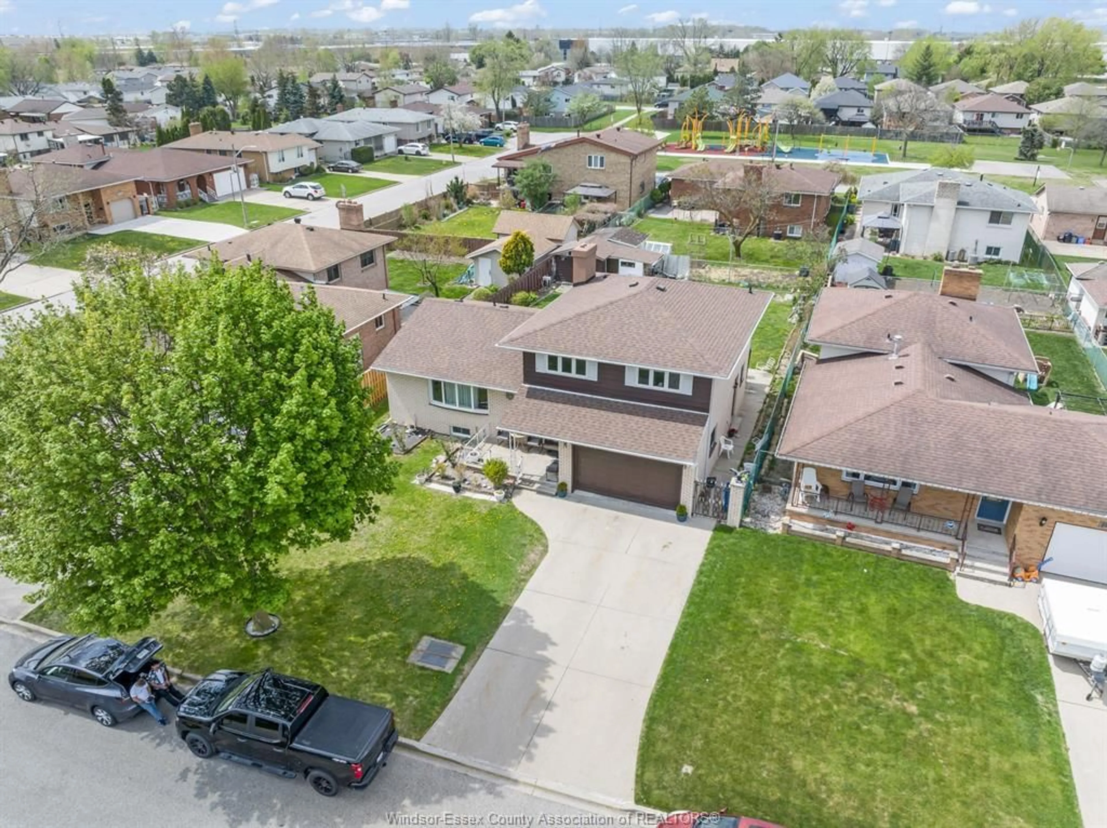 A pic from outside/outdoor area/front of a property/back of a property/a pic from drone, street for 2985 PRINCESS Ave, Windsor Ontario N8T 3G2