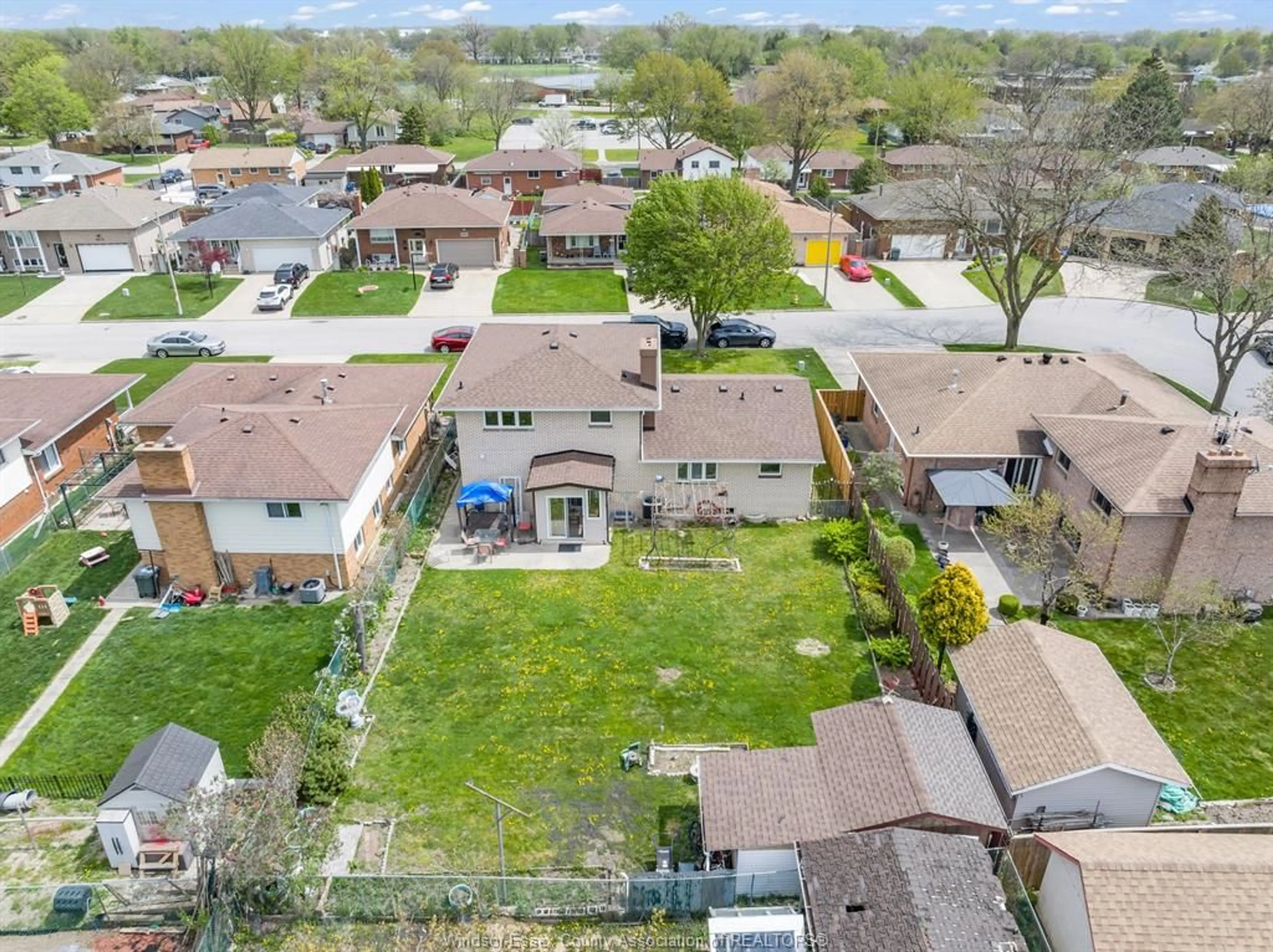 A pic from outside/outdoor area/front of a property/back of a property/a pic from drone, street for 2985 PRINCESS Ave, Windsor Ontario N8T 3G2
