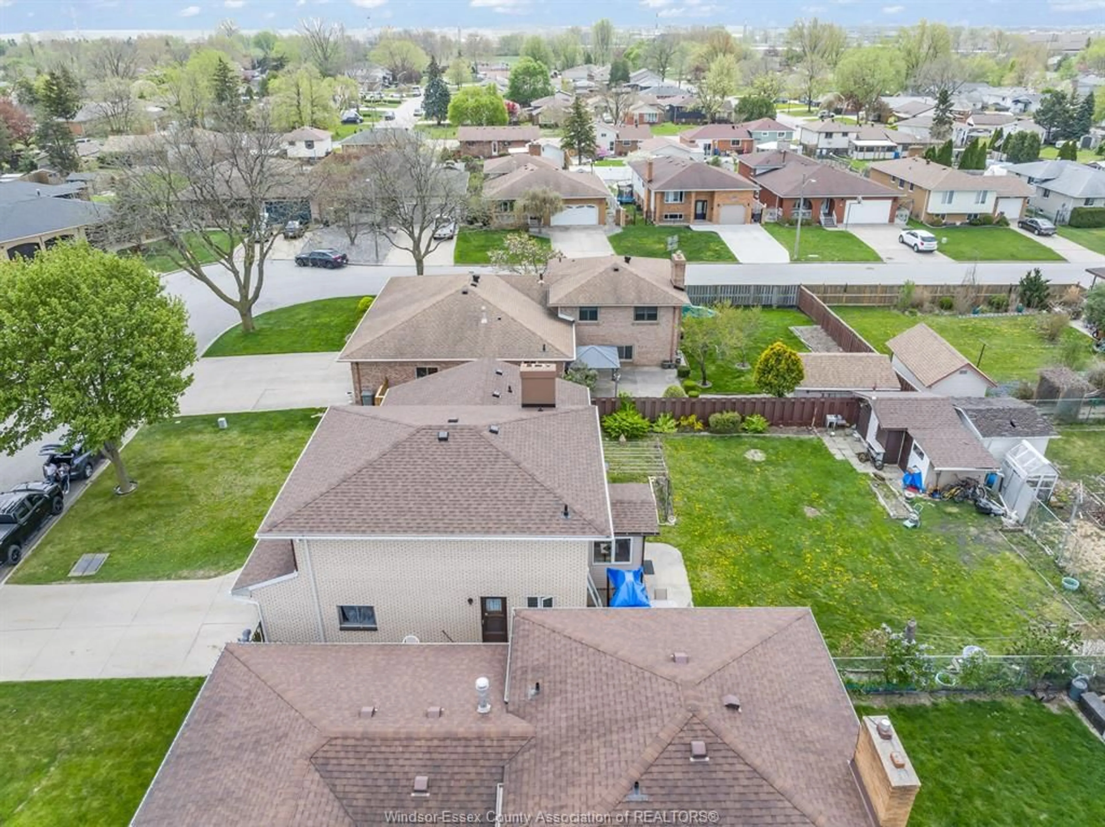 A pic from outside/outdoor area/front of a property/back of a property/a pic from drone, street for 2985 PRINCESS Ave, Windsor Ontario N8T 3G2