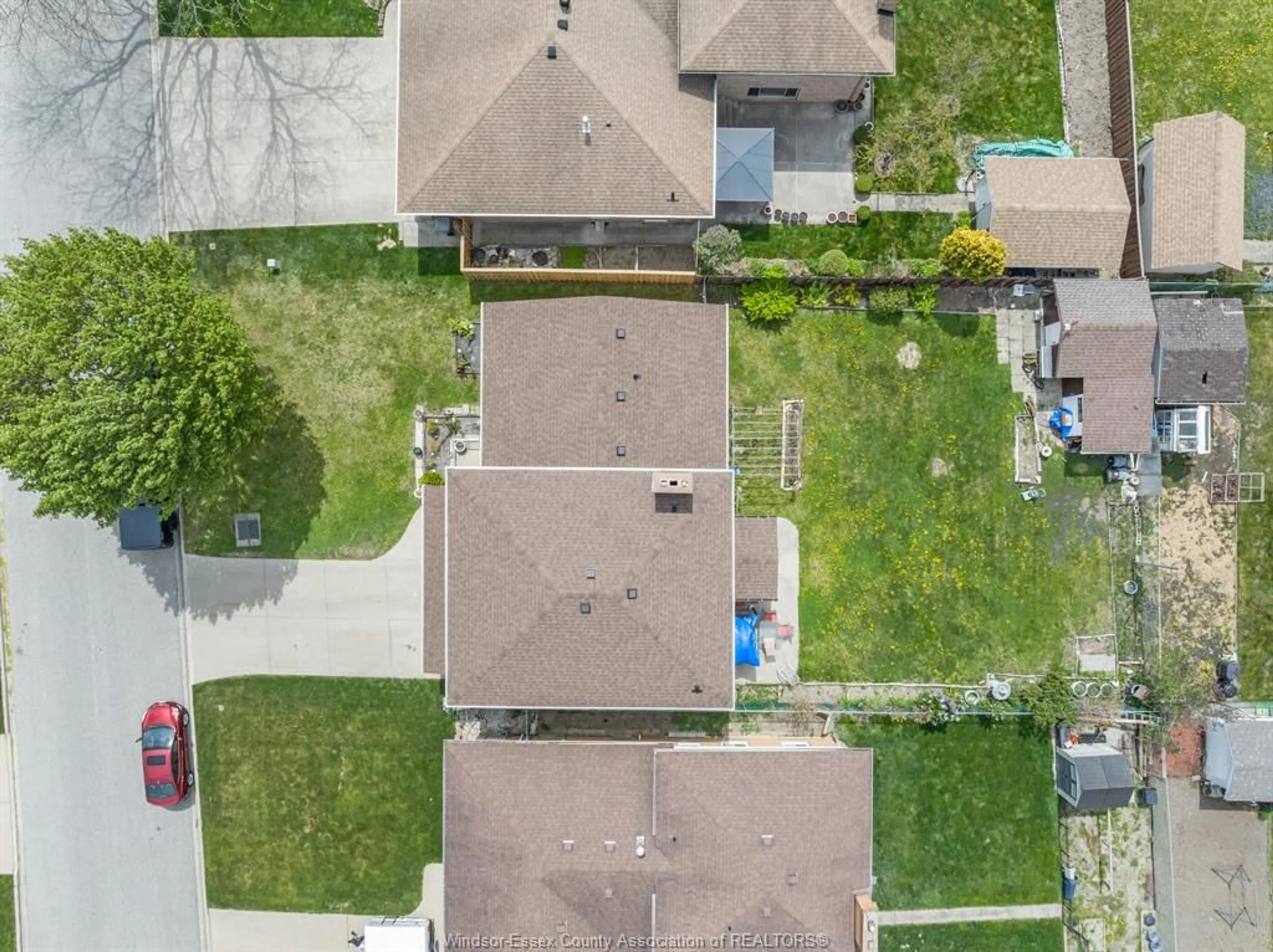 A pic from outside/outdoor area/front of a property/back of a property/a pic from drone, street for 2985 PRINCESS Ave, Windsor Ontario N8T 3G2